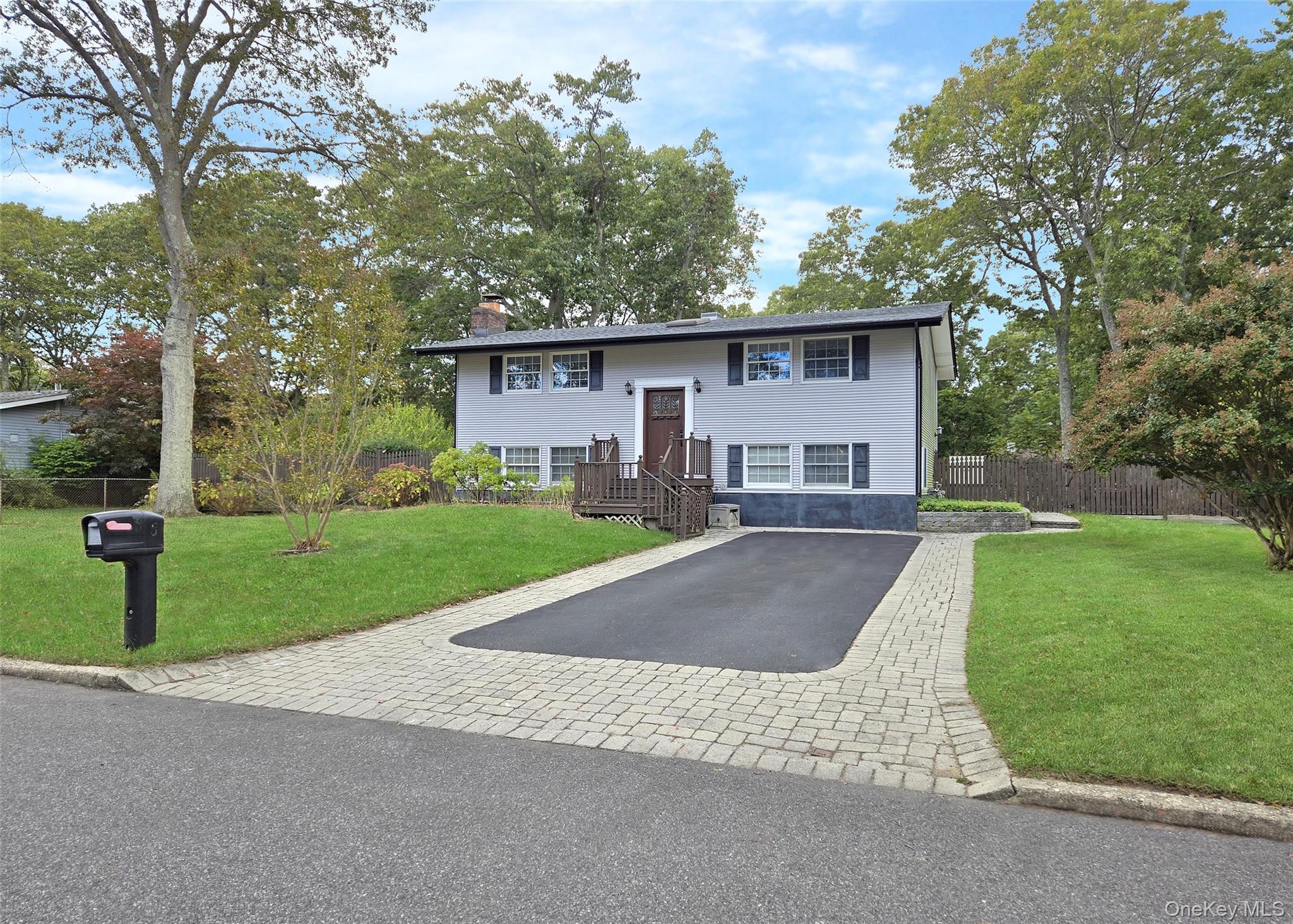 8 Stalker Lane, Setauket, NY 11733