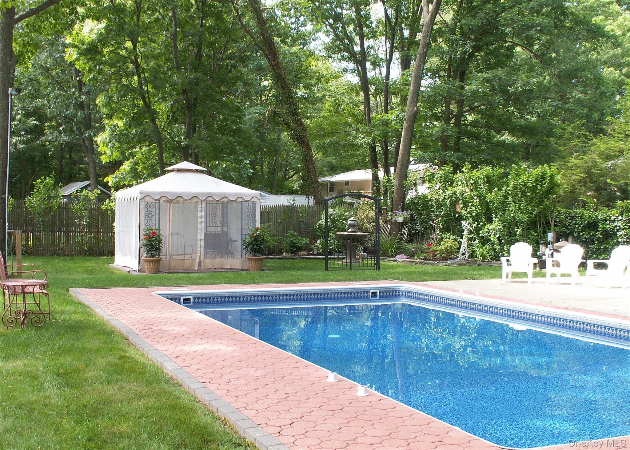 8 Stalker Lane, Setauket, NY 11733