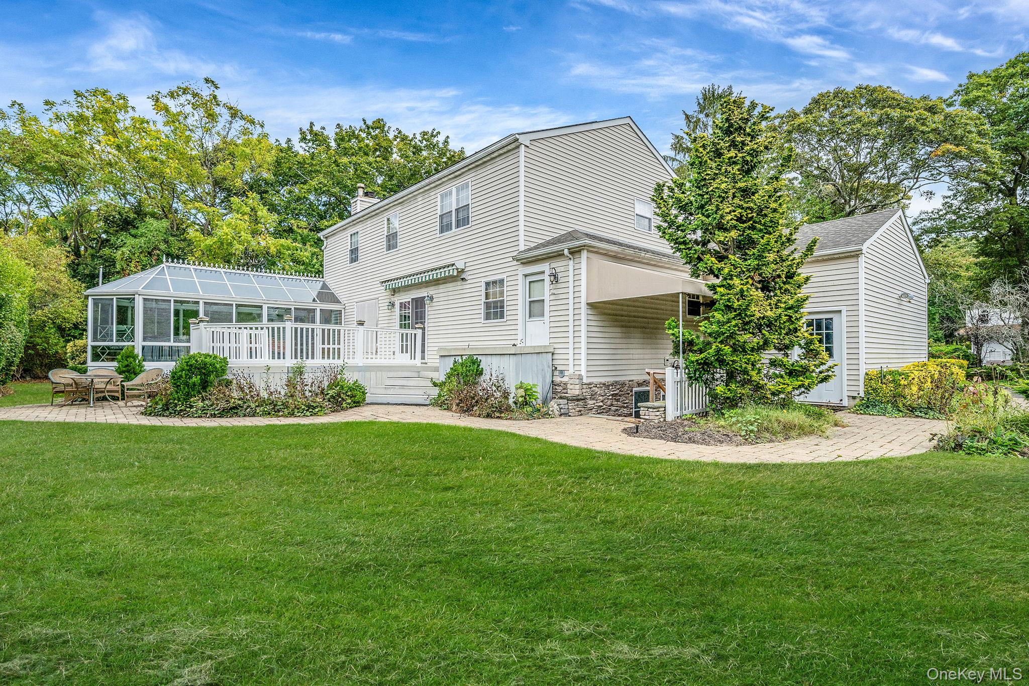 36 Vanderbilt Avenue, Saint James, NY 11780