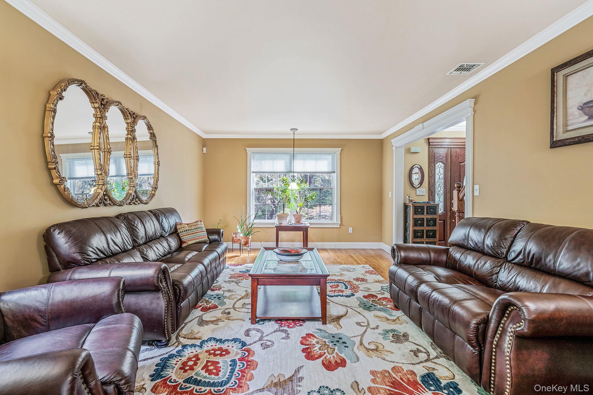 36 Vanderbilt Avenue, Saint James, NY 11780