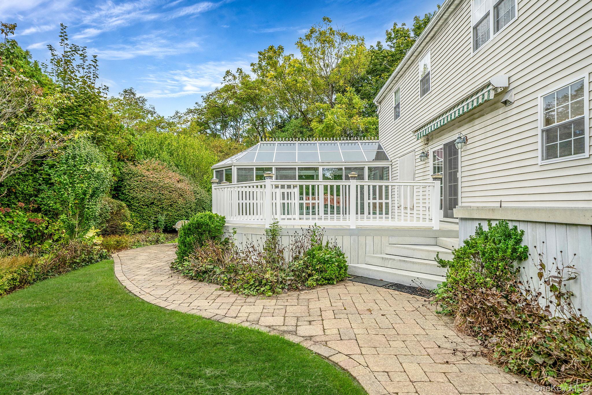 36 Vanderbilt Avenue, Saint James, NY 11780