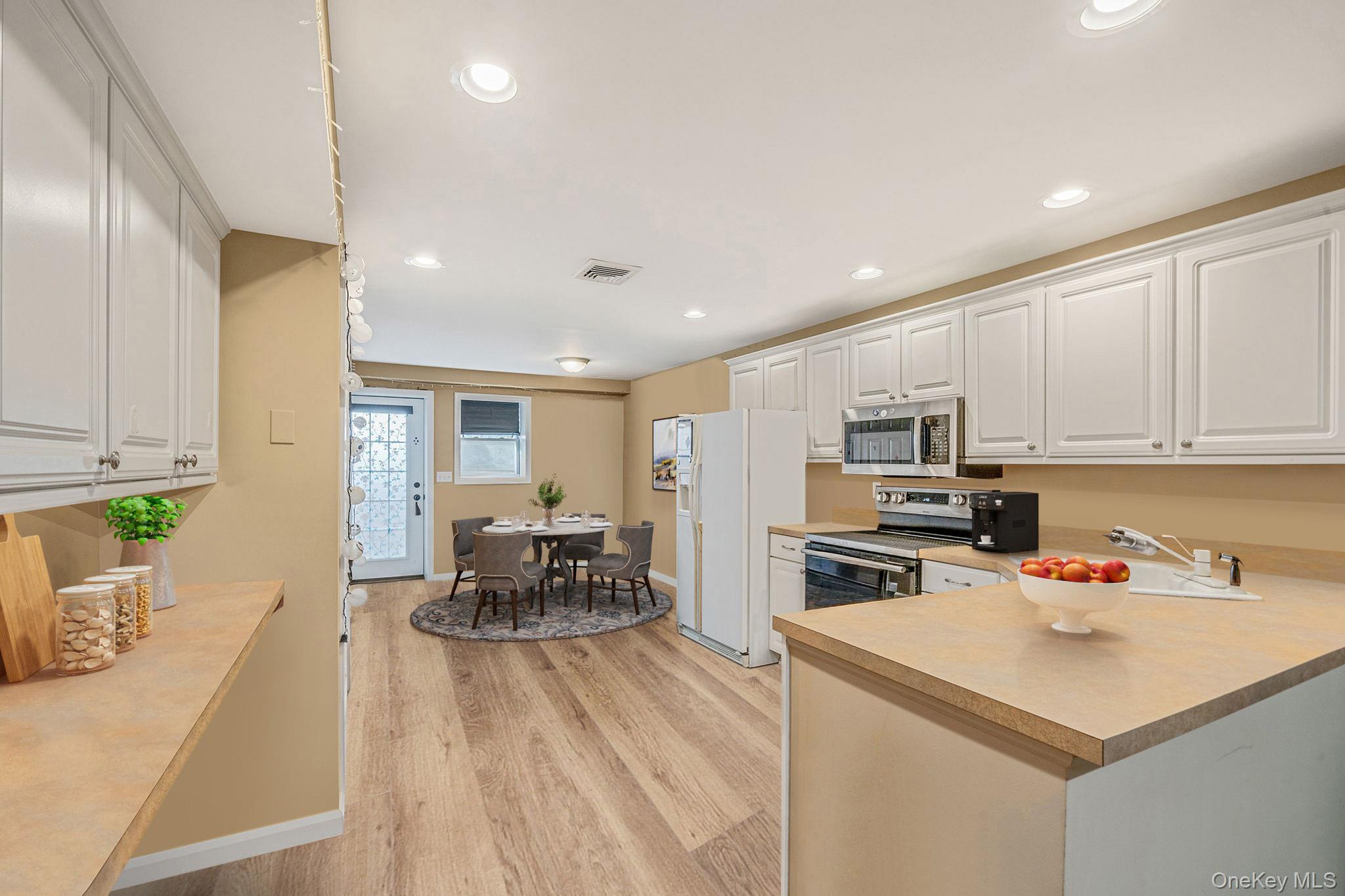 36 Vanderbilt Avenue, Saint James, NY 11780