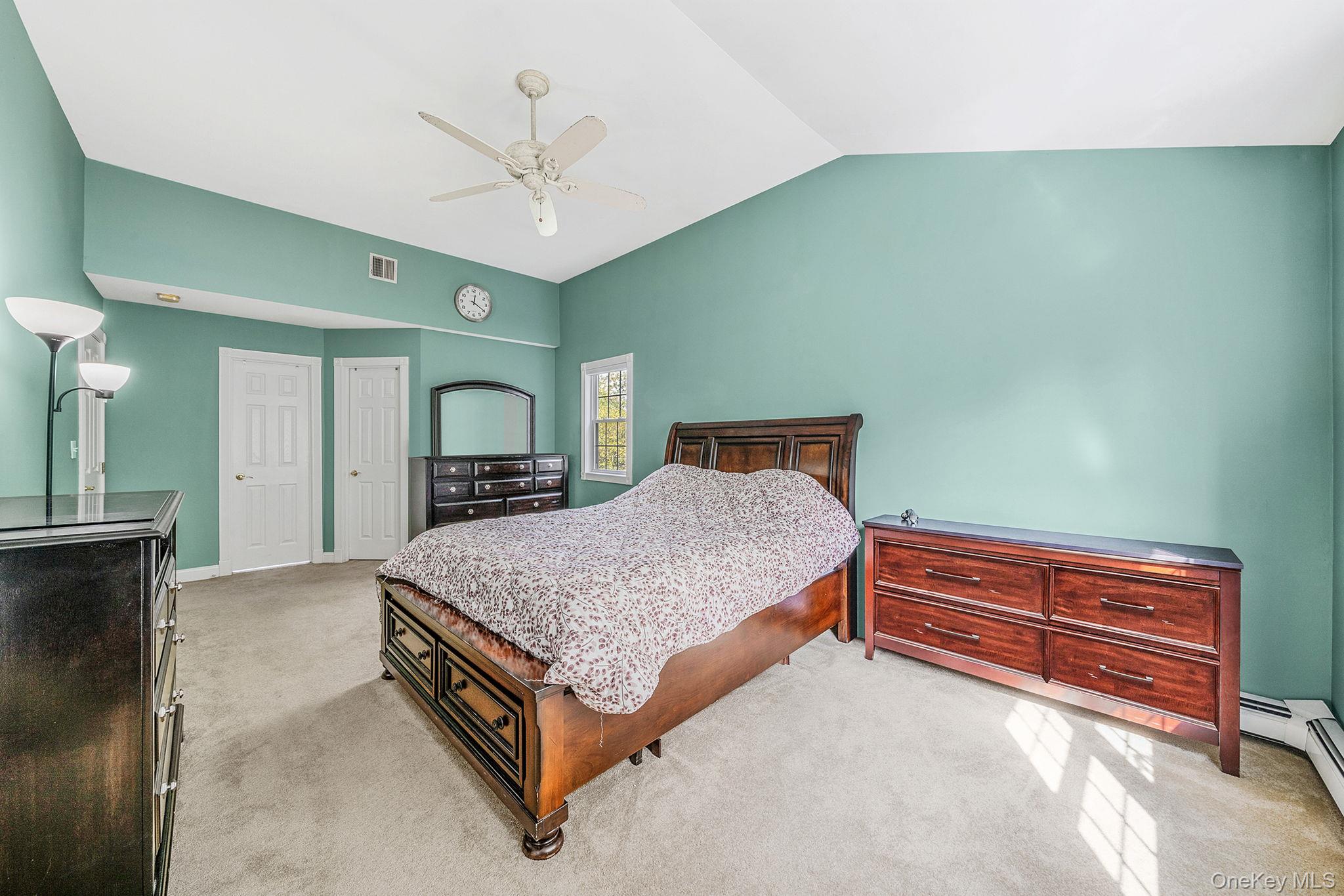 36 Vanderbilt Avenue, Saint James, NY 11780