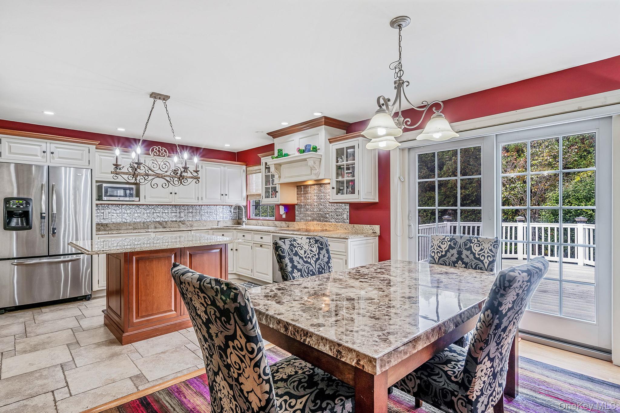 36 Vanderbilt Avenue, Saint James, NY 11780