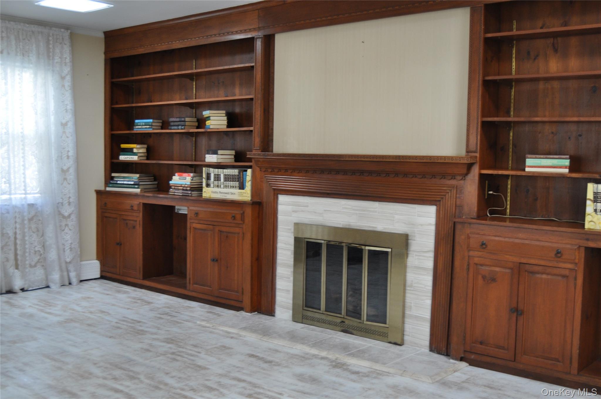 29 Woodlawn Avenue, Oakdale, NY 11769