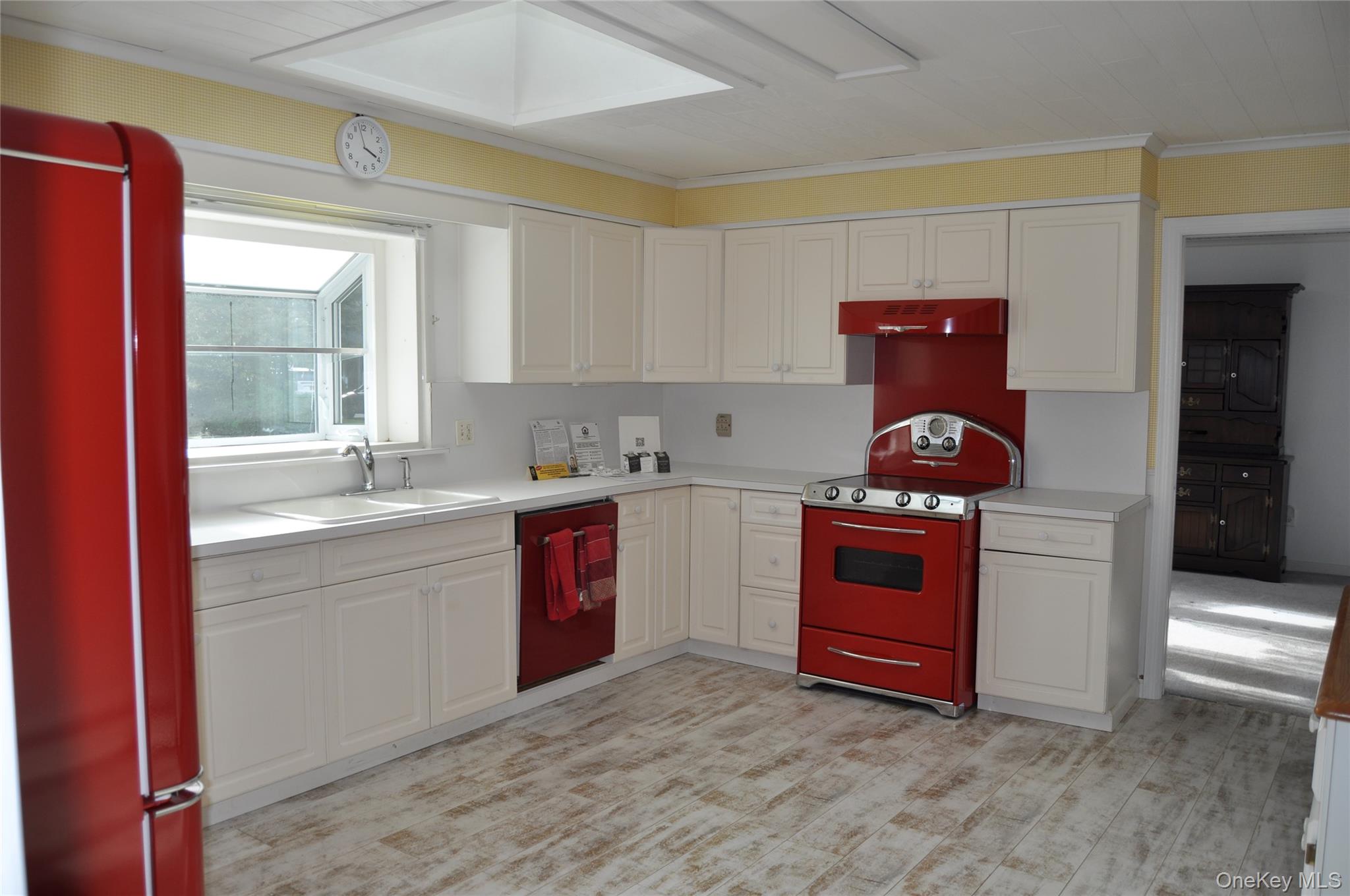 29 Woodlawn Avenue, Oakdale, NY 11769