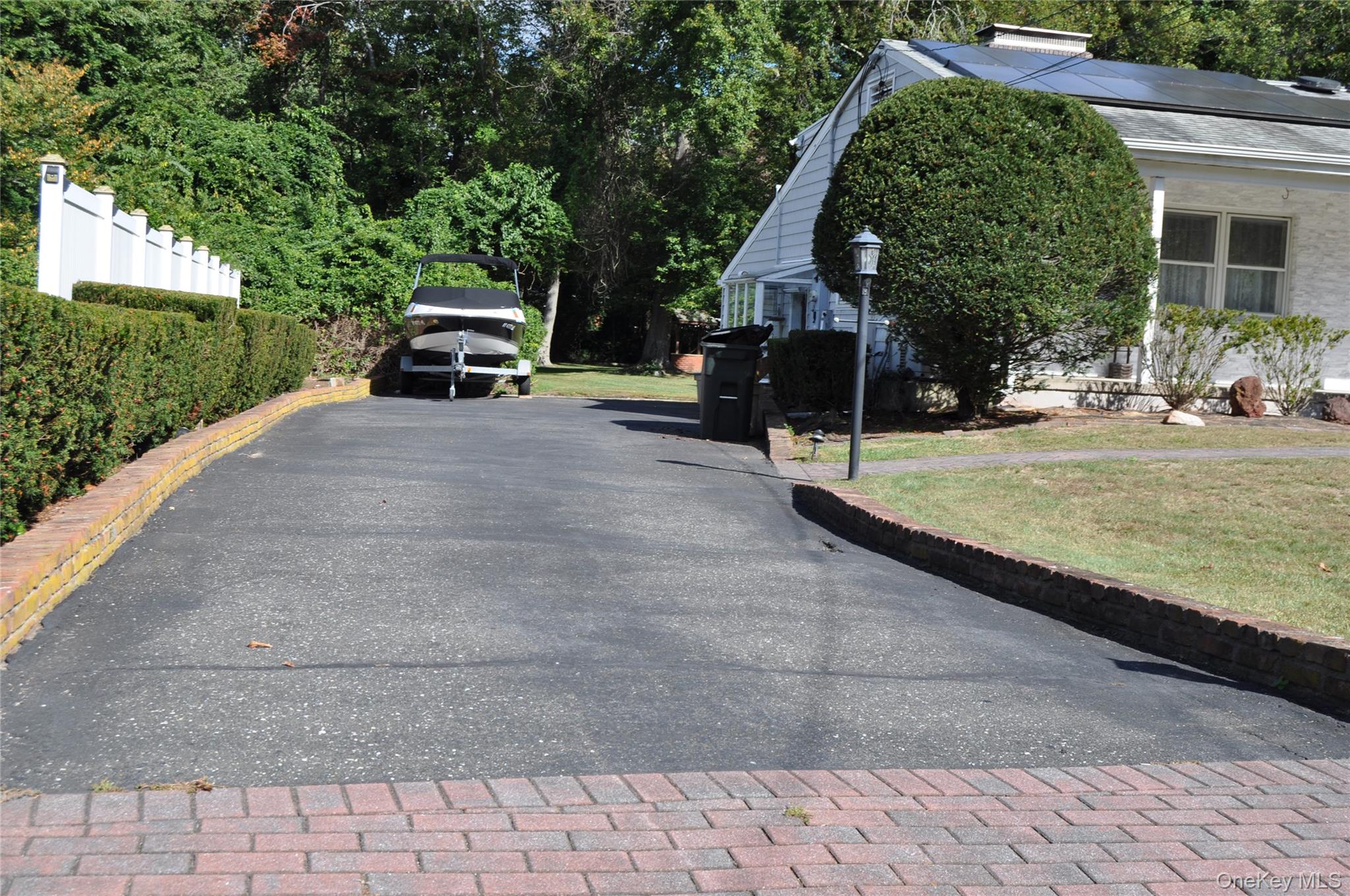 29 Woodlawn Avenue, Oakdale, NY 11769