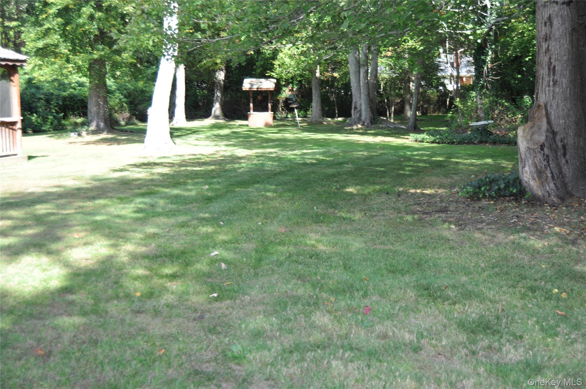 29 Woodlawn Avenue, Oakdale, NY 11769