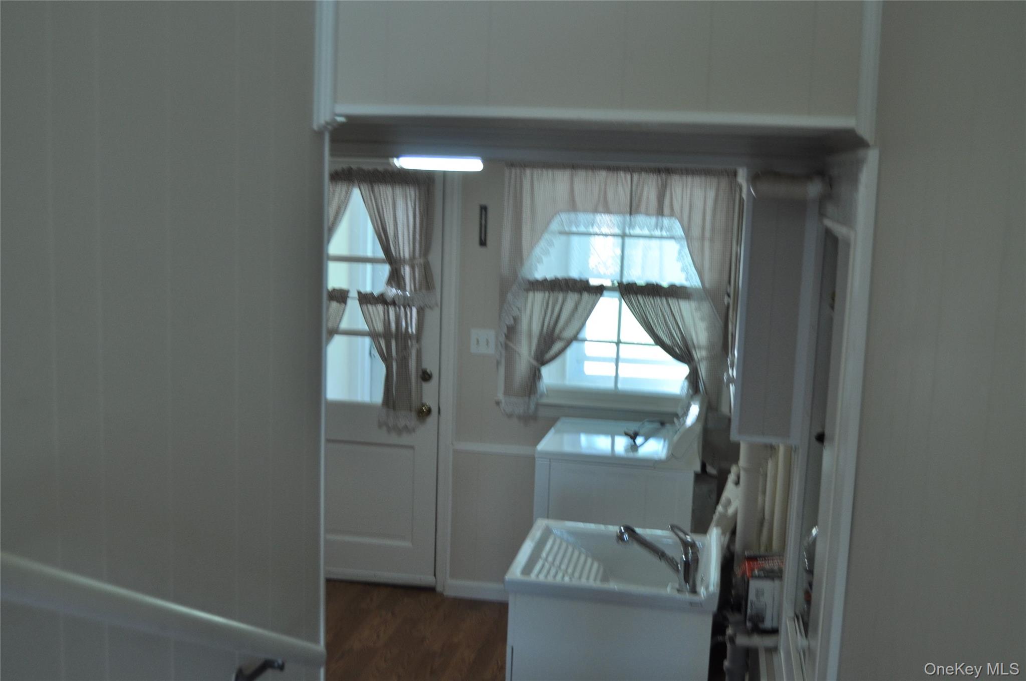 29 Woodlawn Avenue, Oakdale, NY 11769