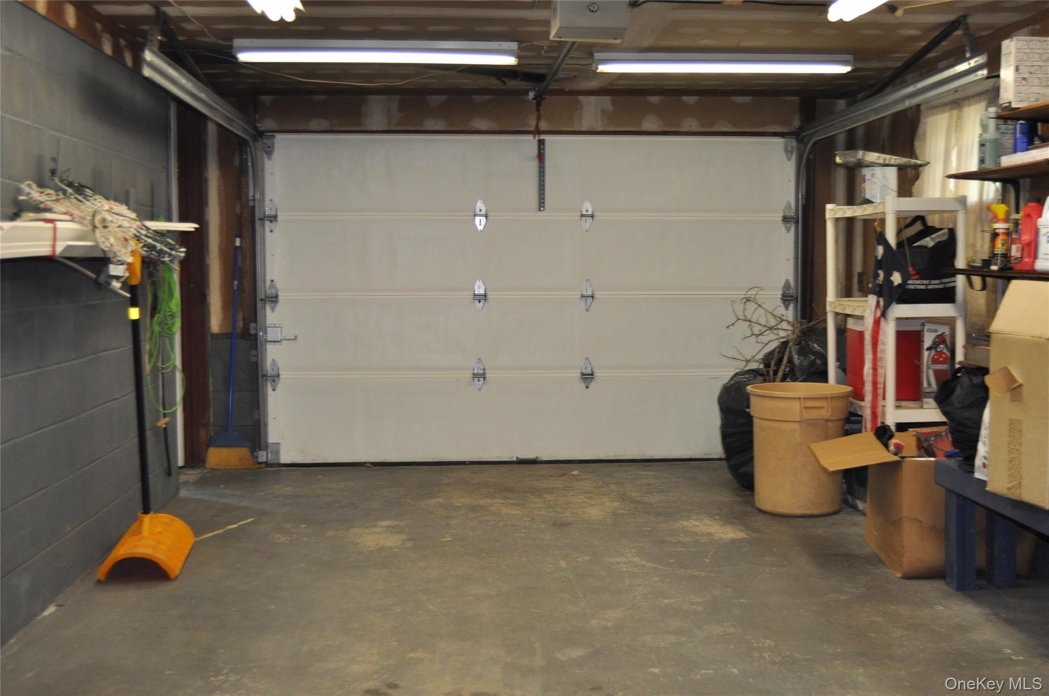 29 Woodlawn Avenue, Oakdale, NY 11769