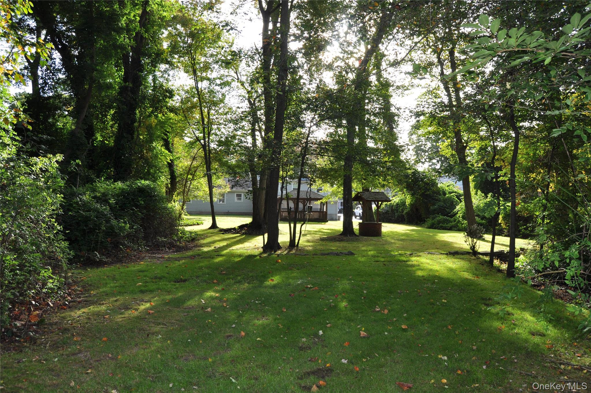 29 Woodlawn Avenue, Oakdale, NY 11769