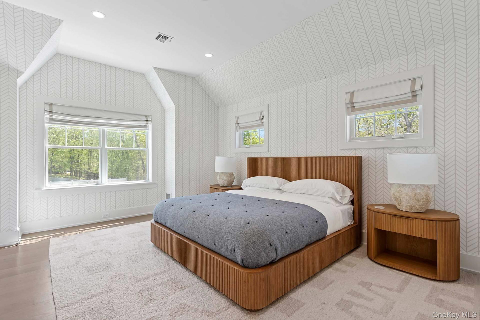 29 Broadway, Southampton, NY 11968