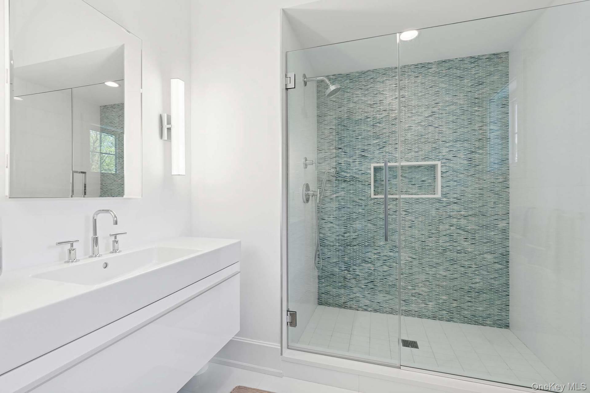 29 Broadway, Southampton, NY 11968