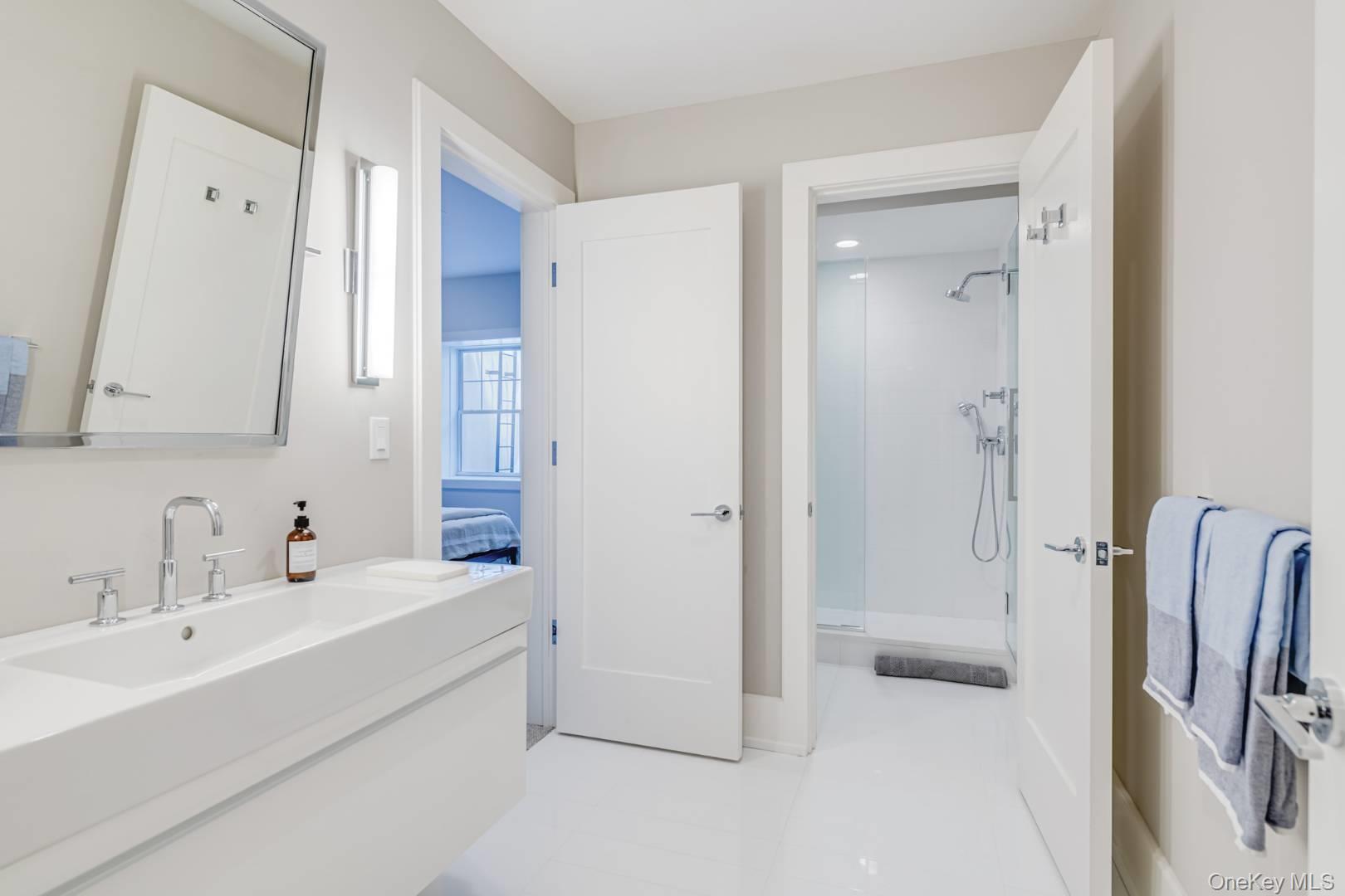 29 Broadway, Southampton, NY 11968