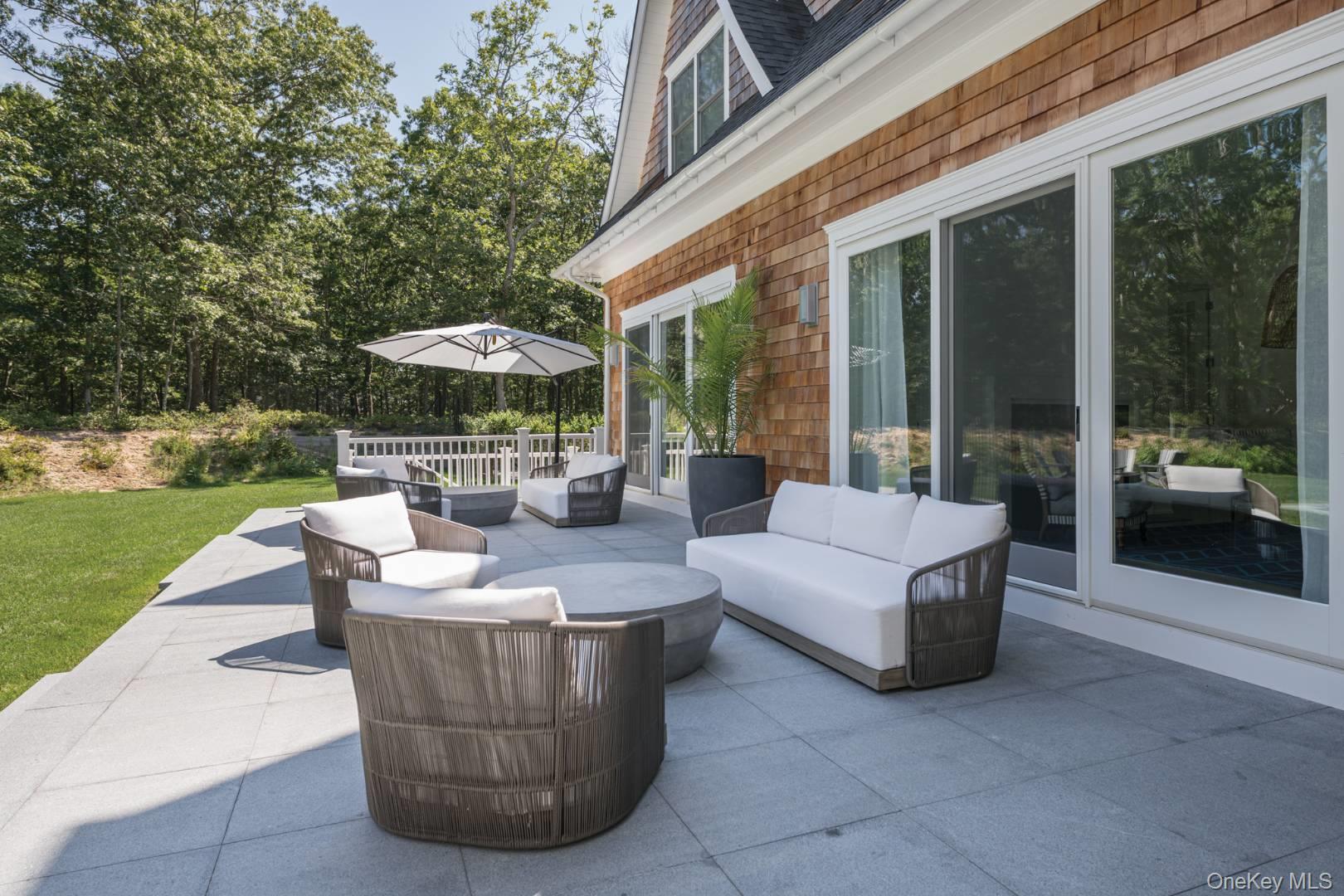 29 Broadway, Southampton, NY 11968