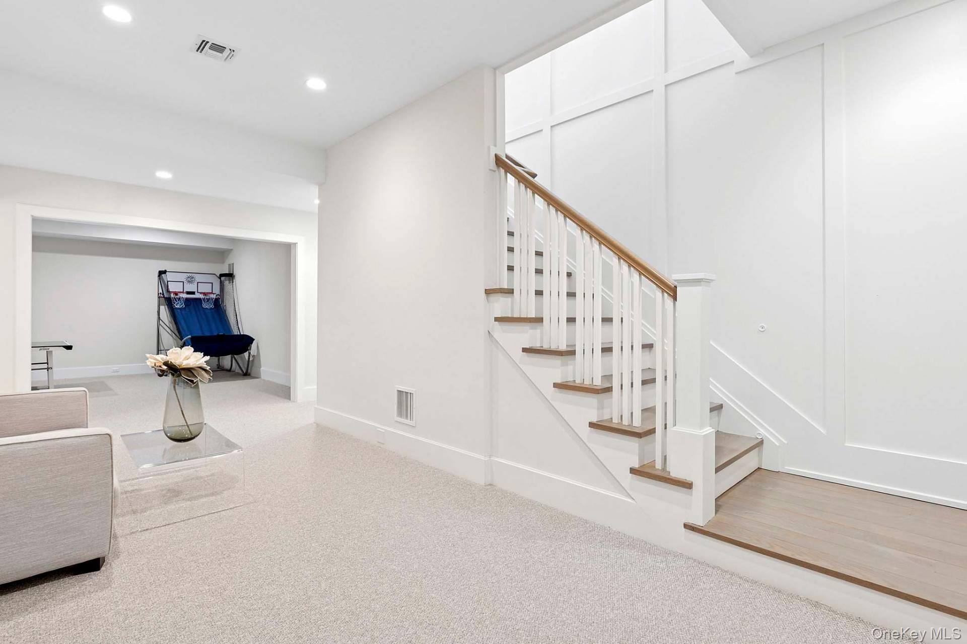 29 Broadway, Southampton, NY 11968