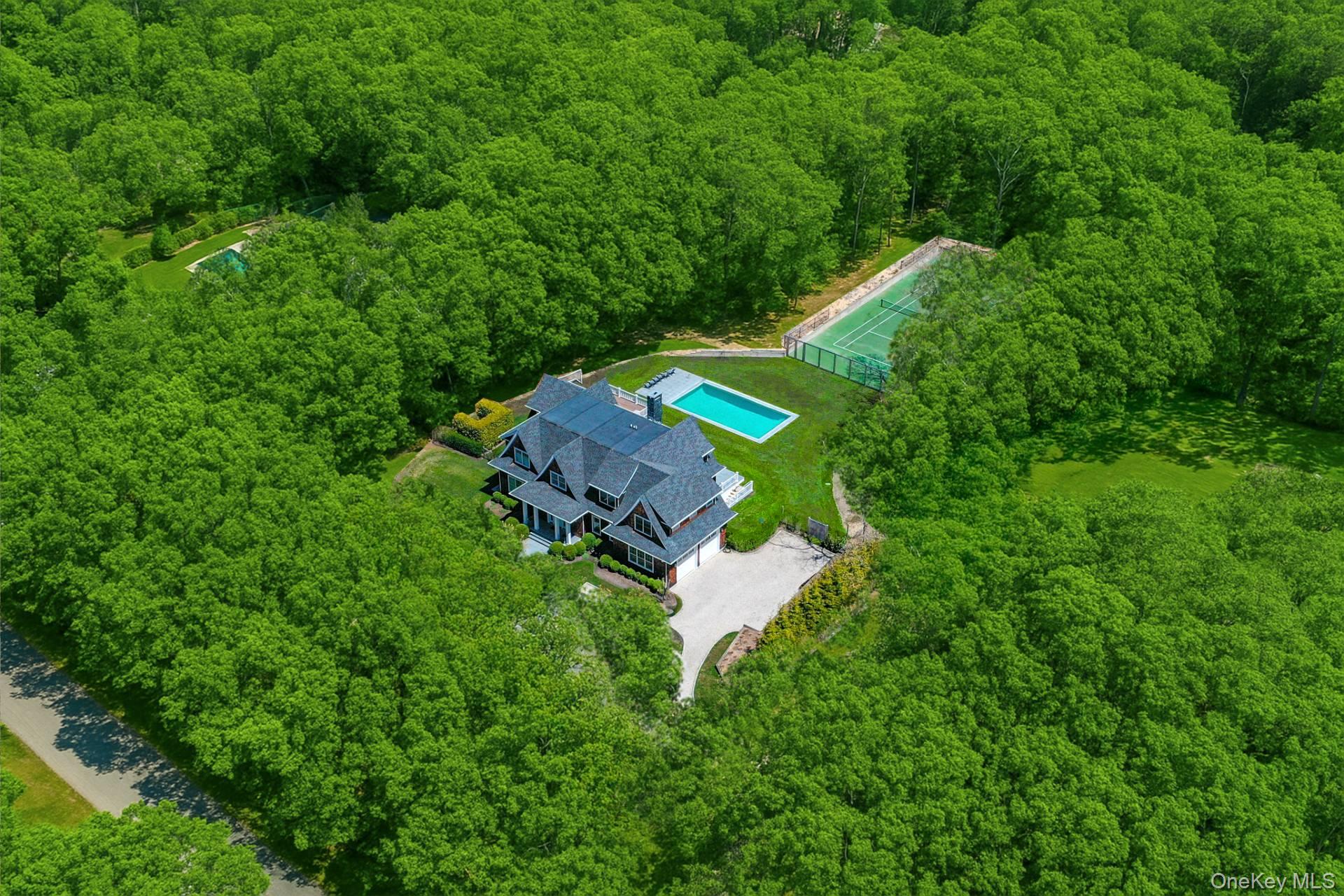 29 Broadway, Southampton, NY 11968