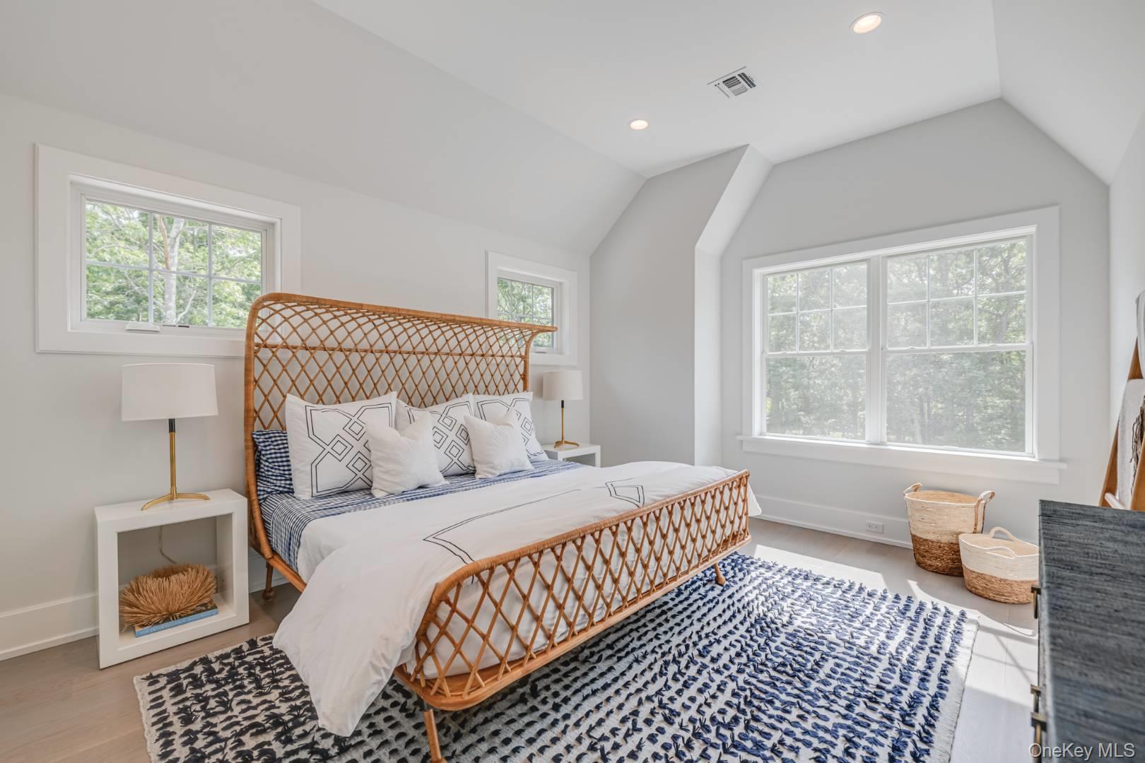 29 Broadway, Southampton, NY 11968