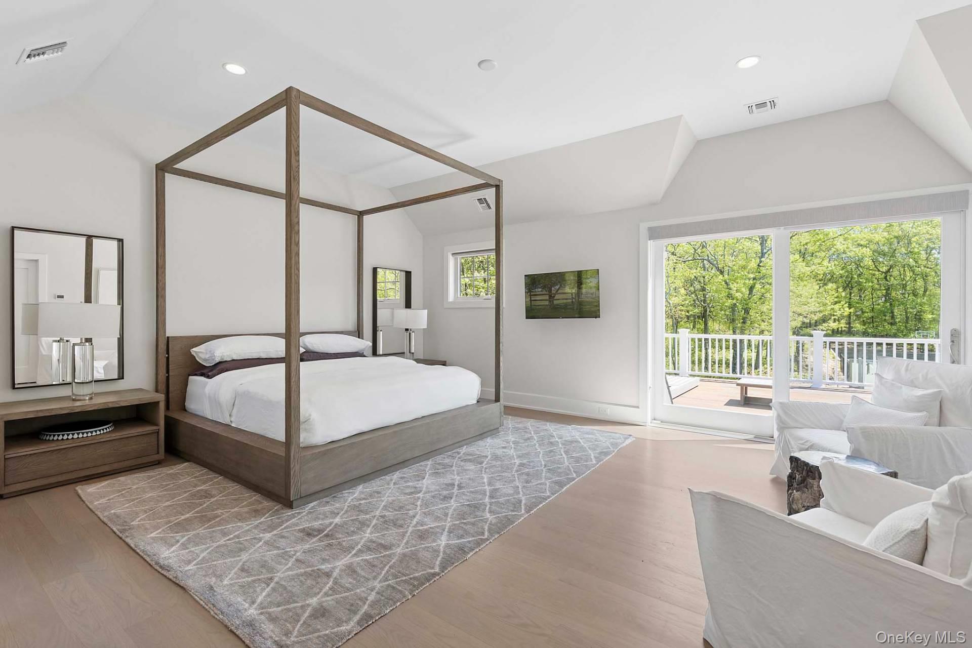 29 Broadway, Southampton, NY 11968