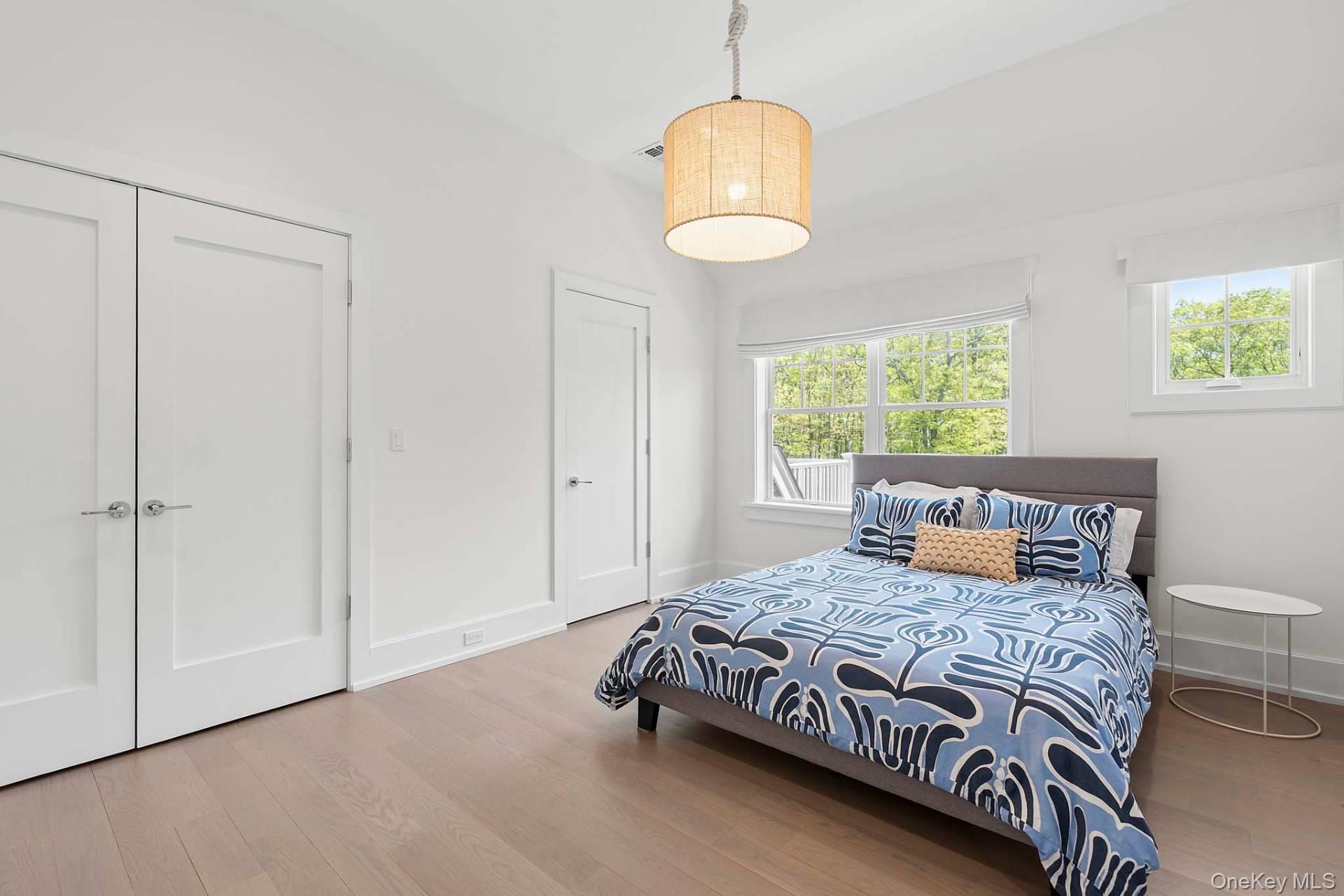 29 Broadway, Southampton, NY 11968