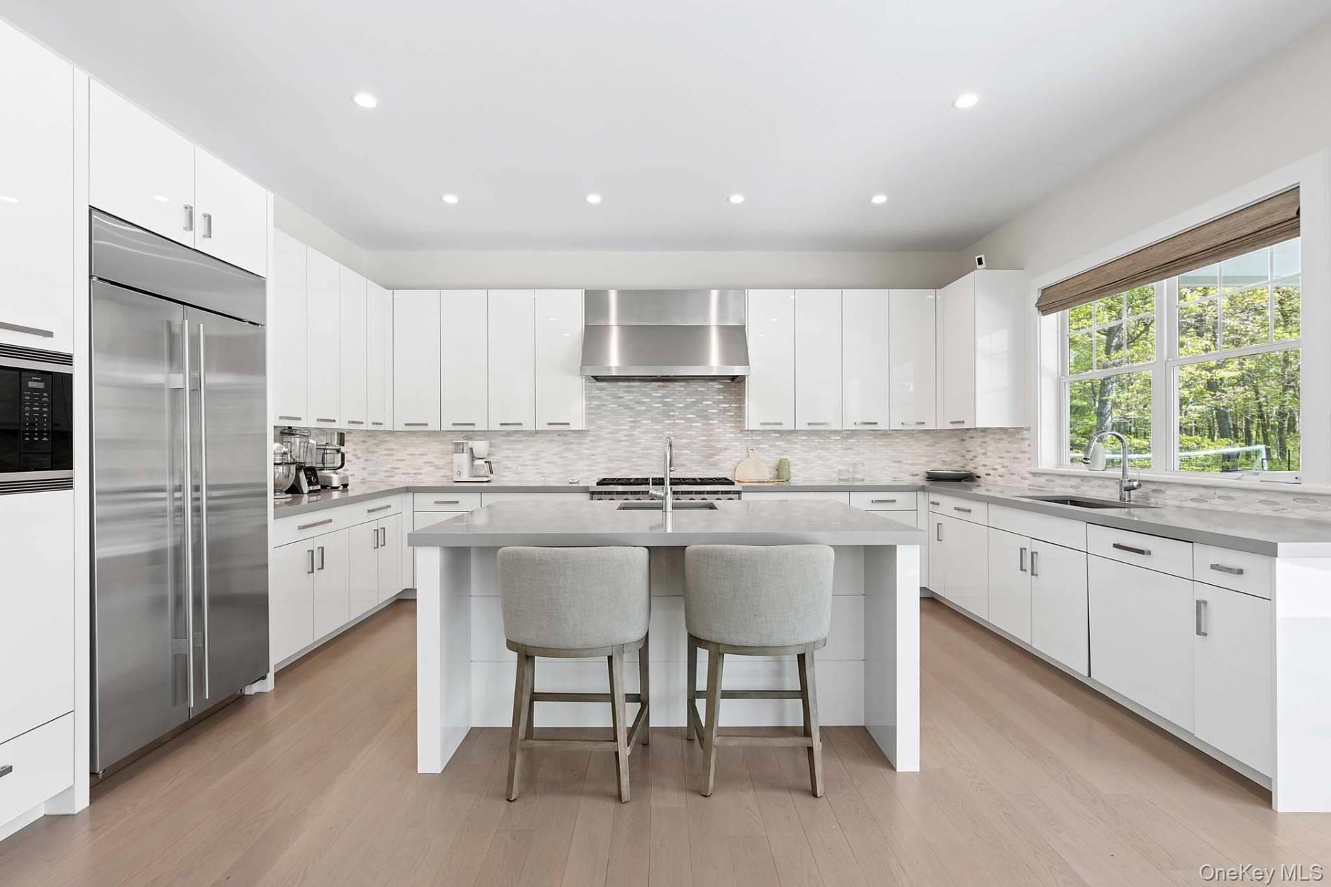 29 Broadway, Southampton, NY 11968