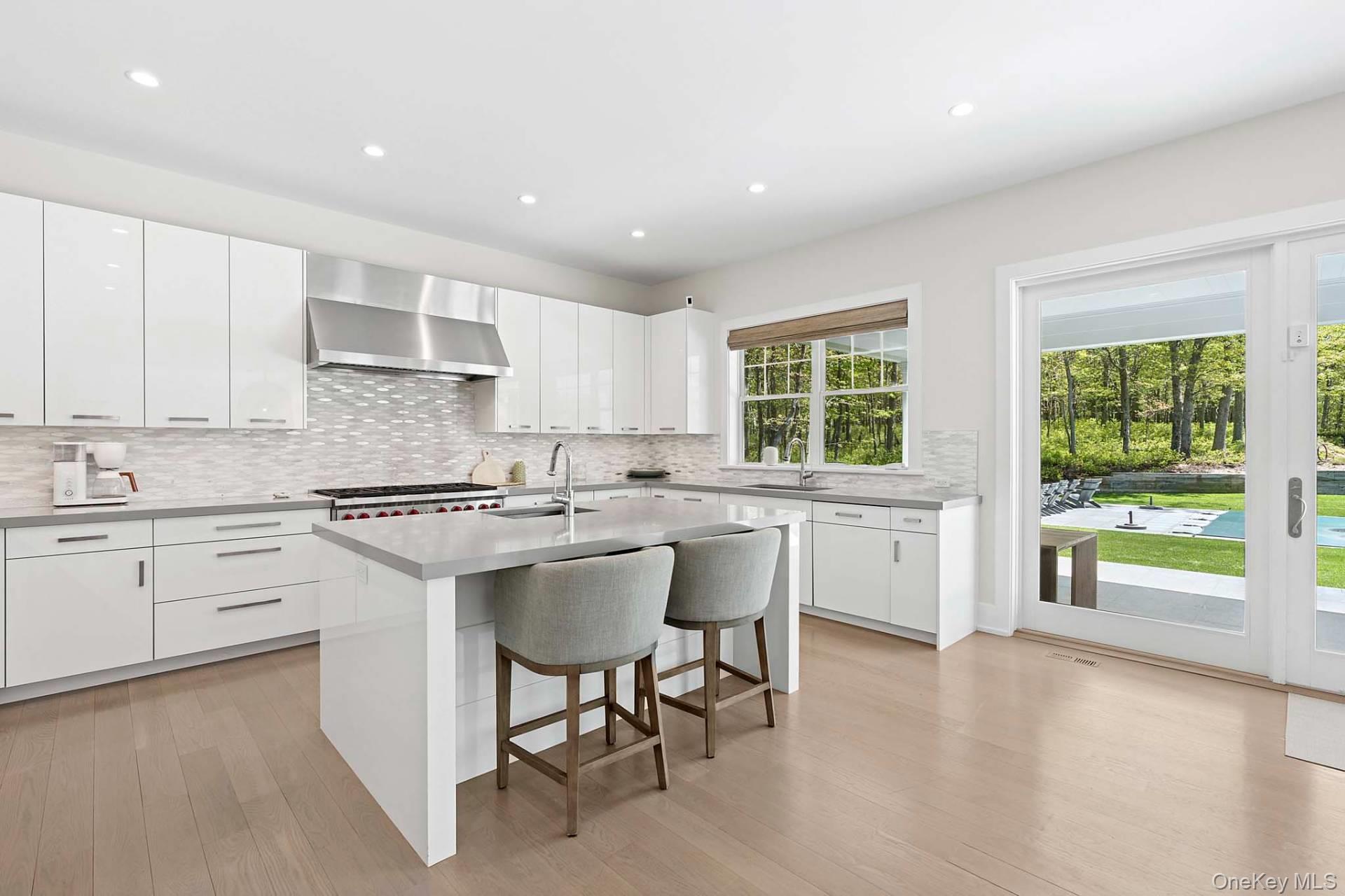 29 Broadway, Southampton, NY 11968