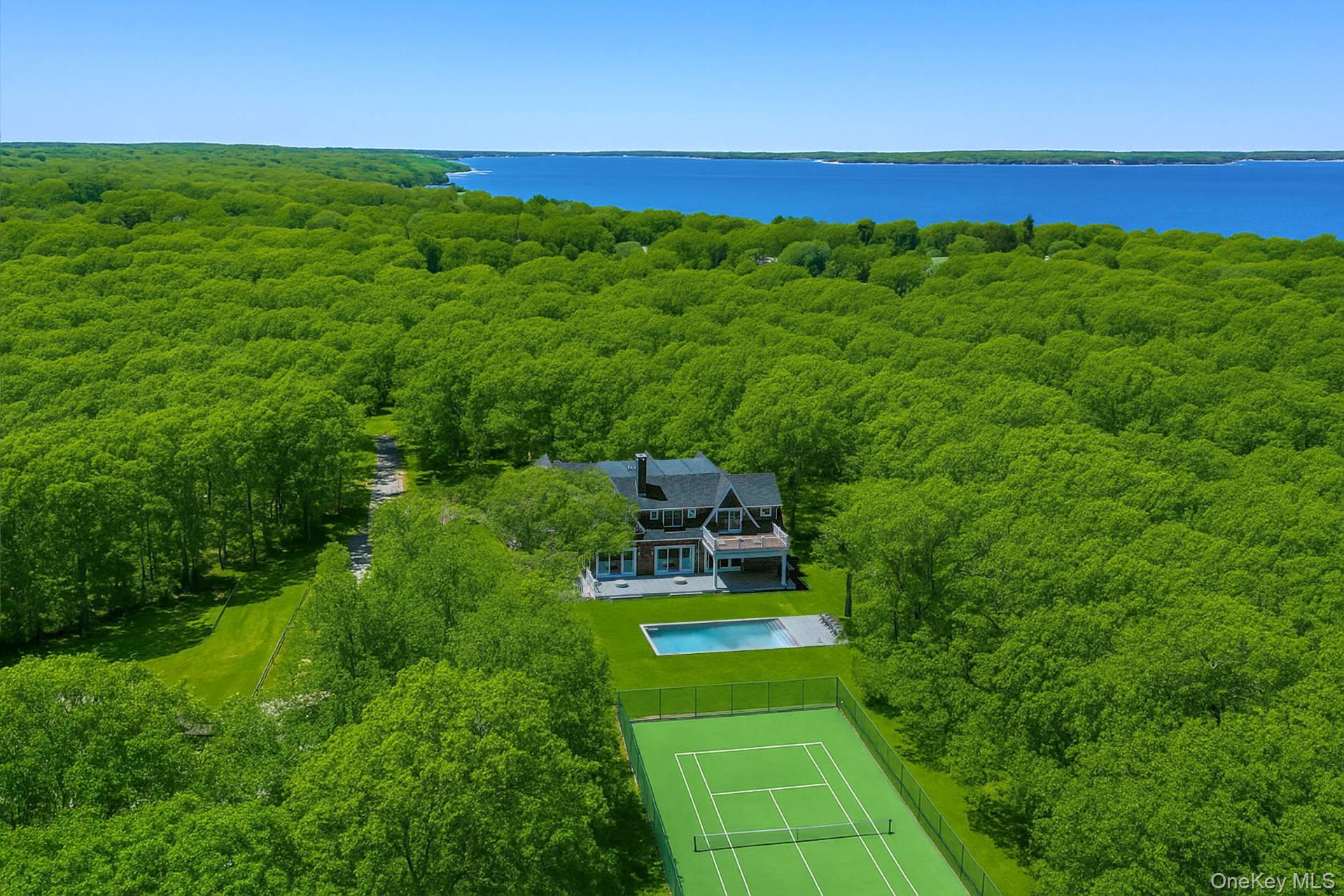 29 Broadway, Southampton, NY 11968