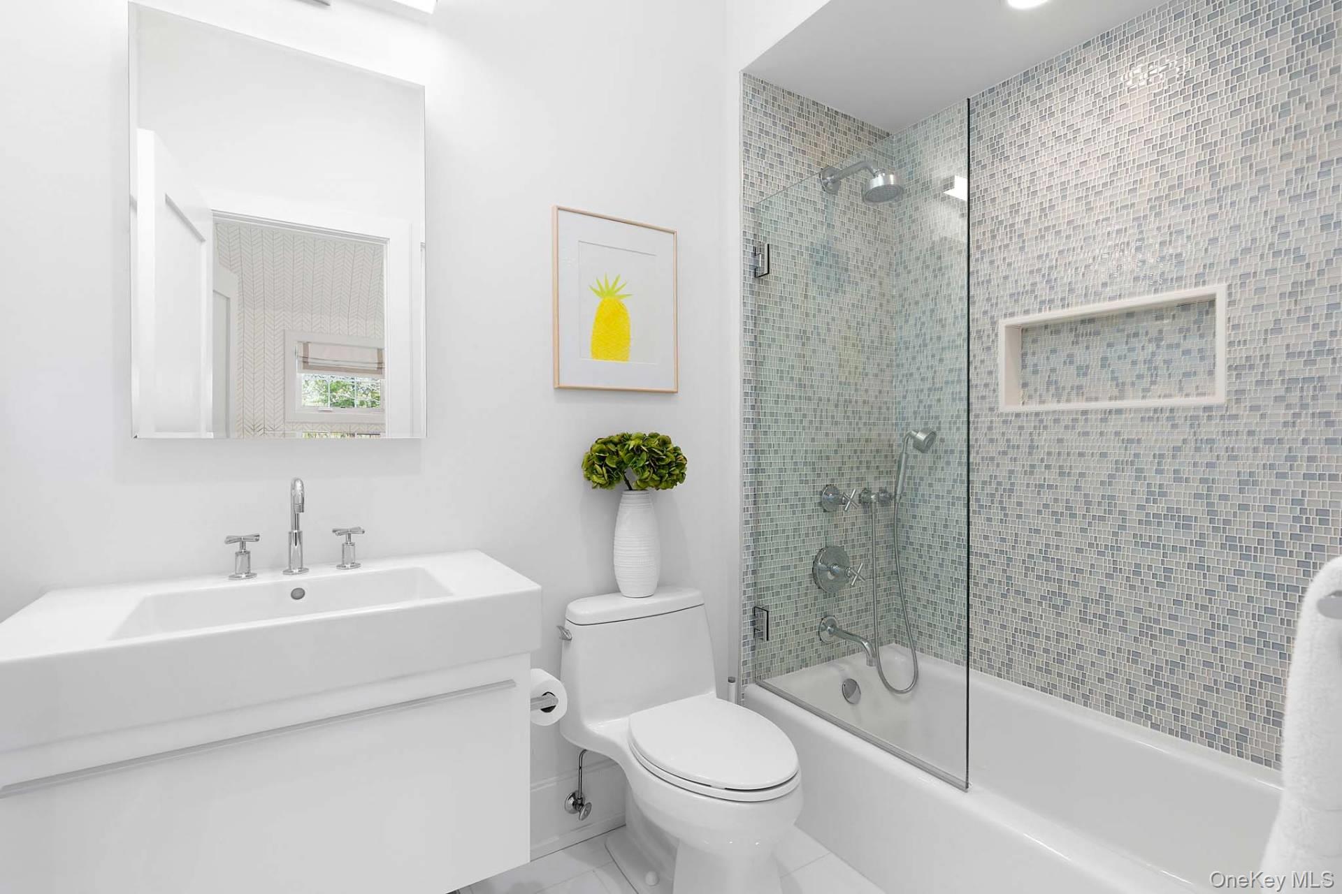 29 Broadway, Southampton, NY 11968