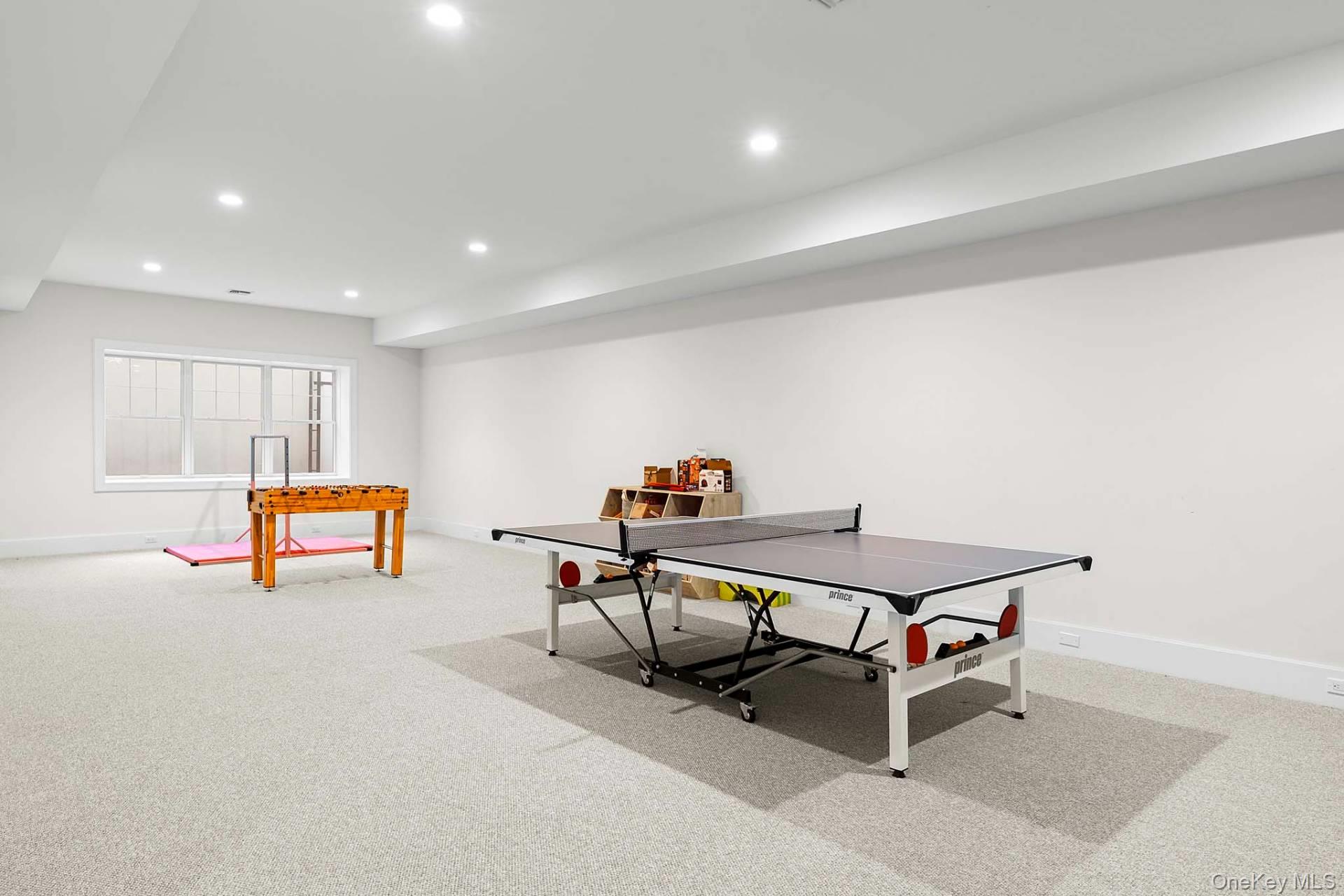 29 Broadway, Southampton, NY 11968