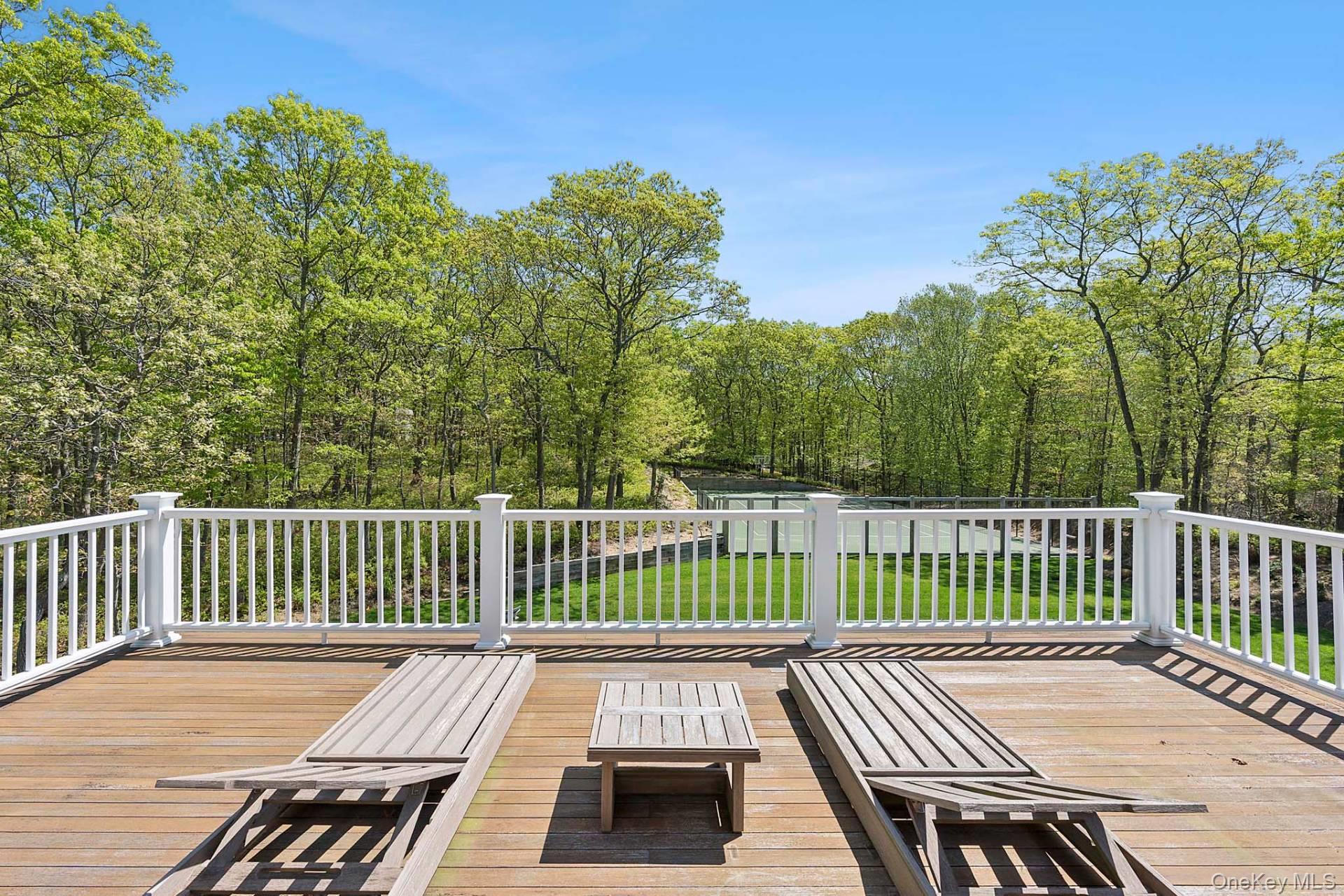 29 Broadway, Southampton, NY 11968