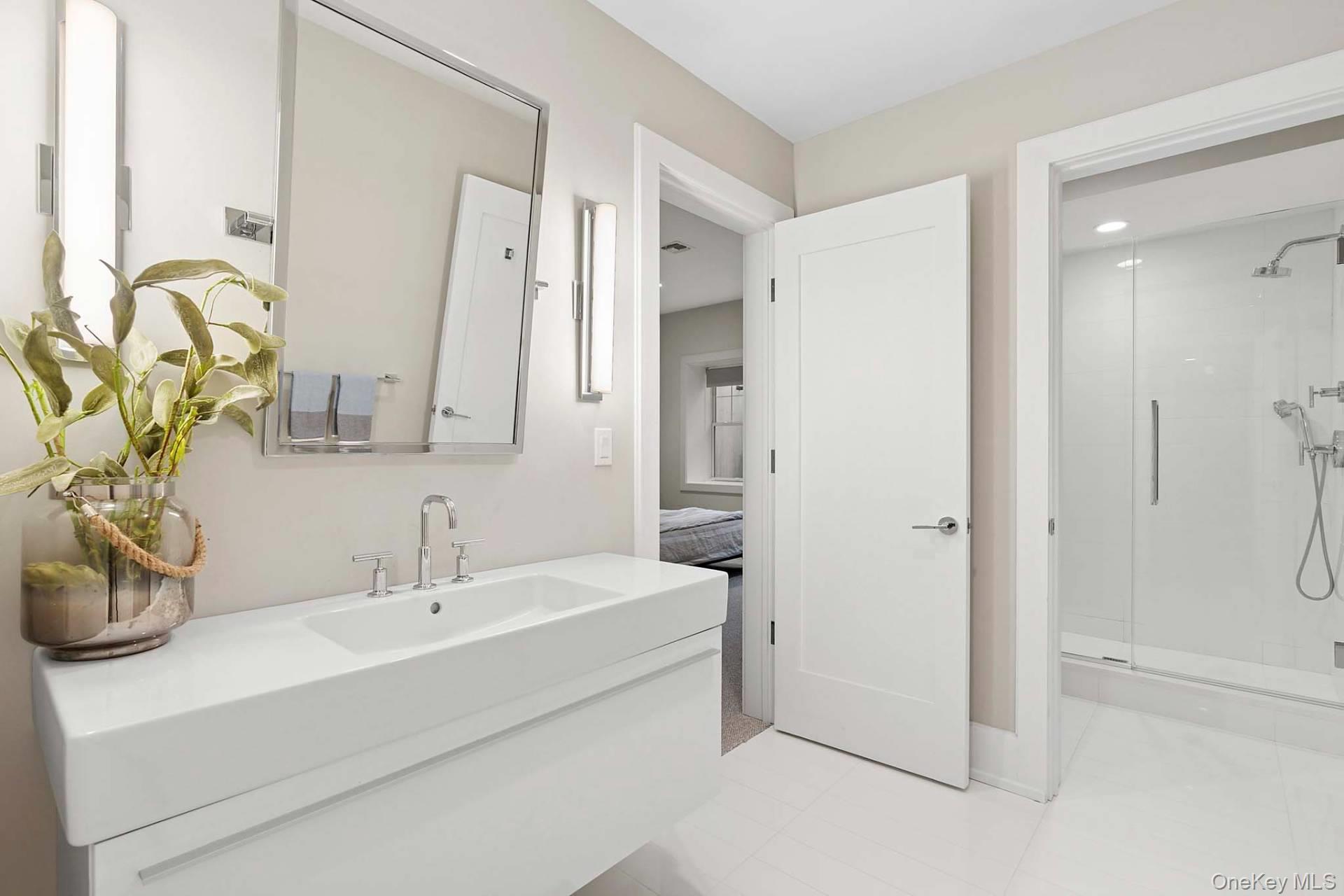 29 Broadway, Southampton, NY 11968