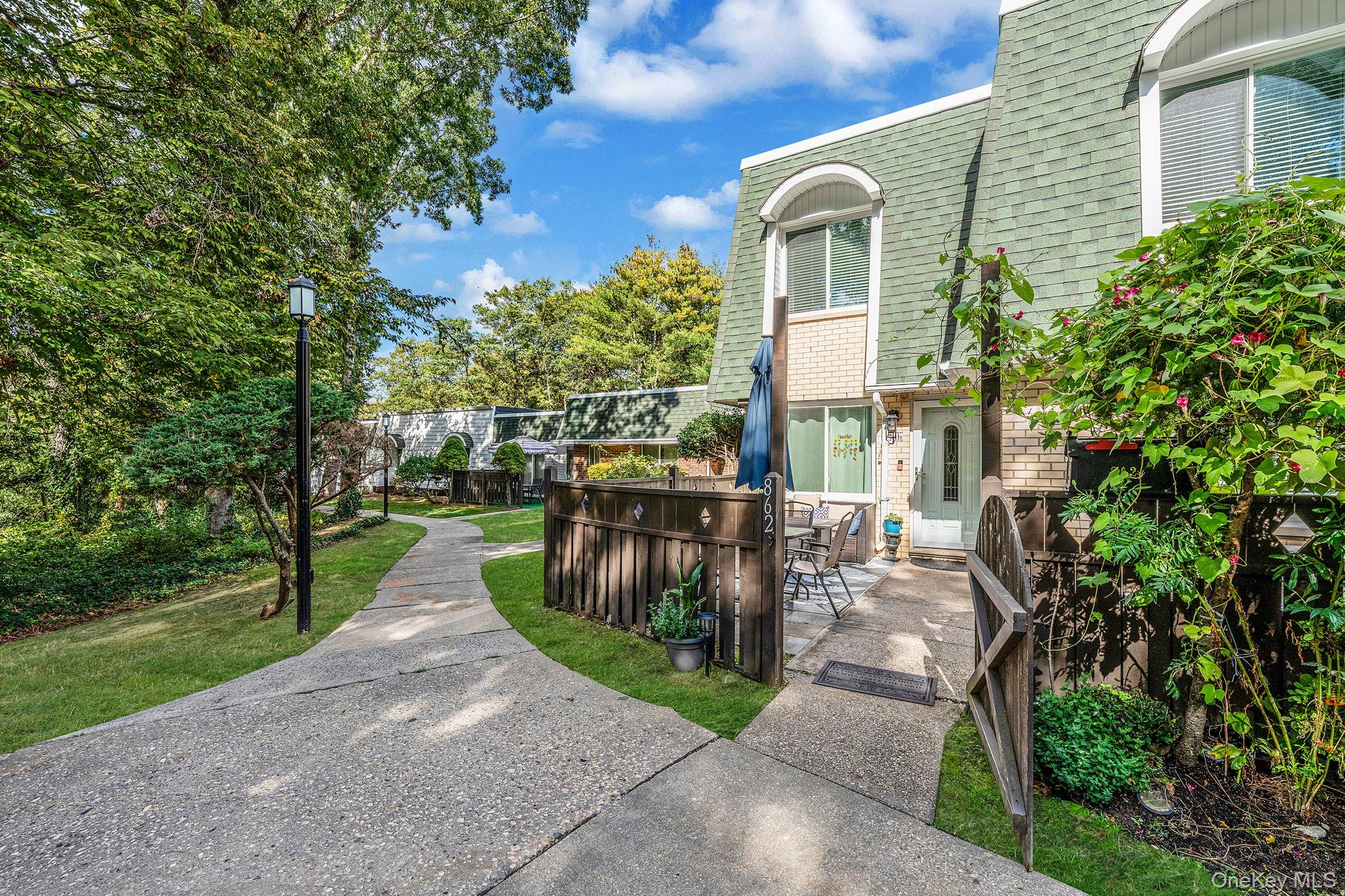 862 Birchwood Road, Medford, NY 11763