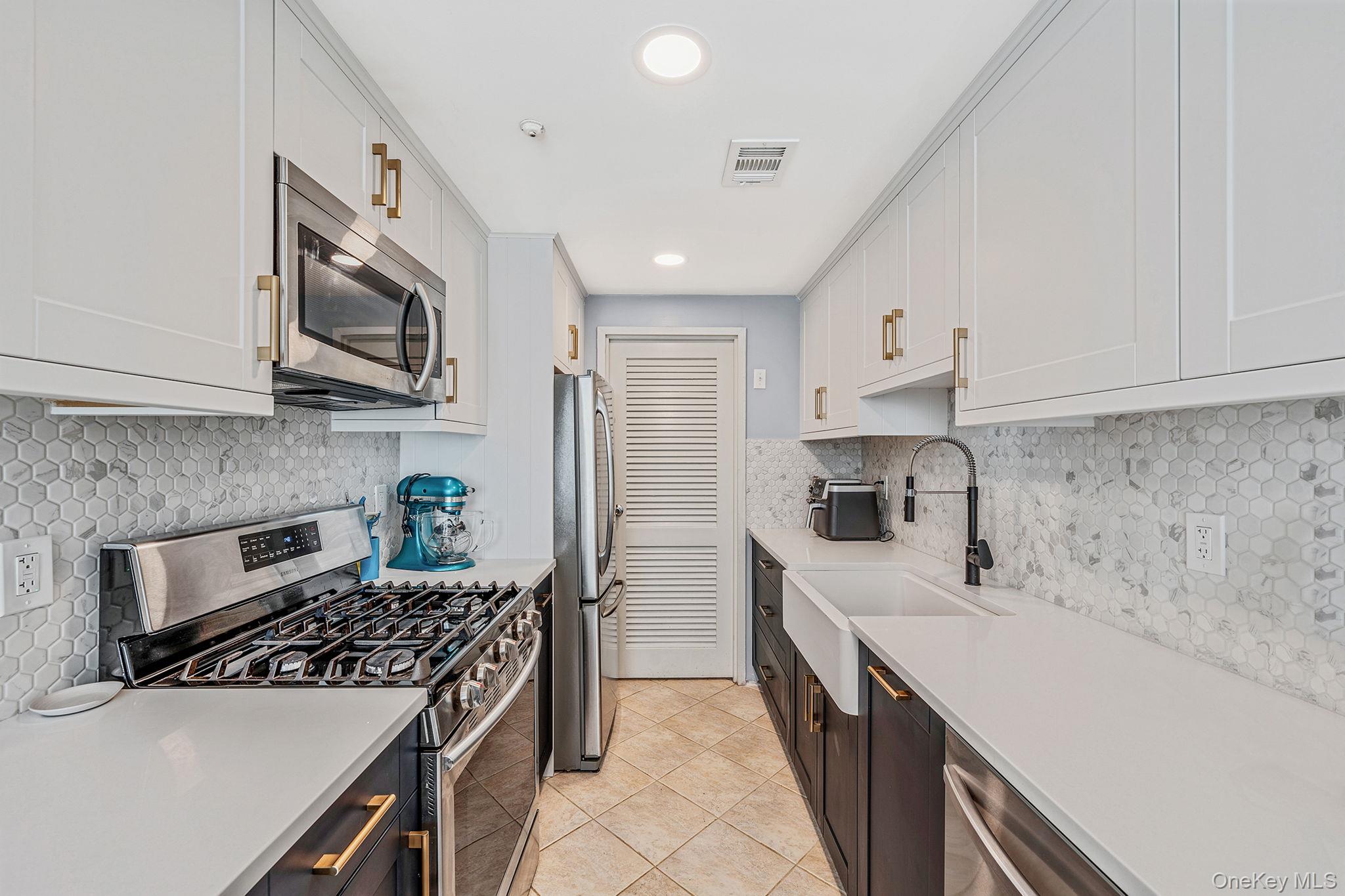 862 Birchwood Road, Medford, NY 11763