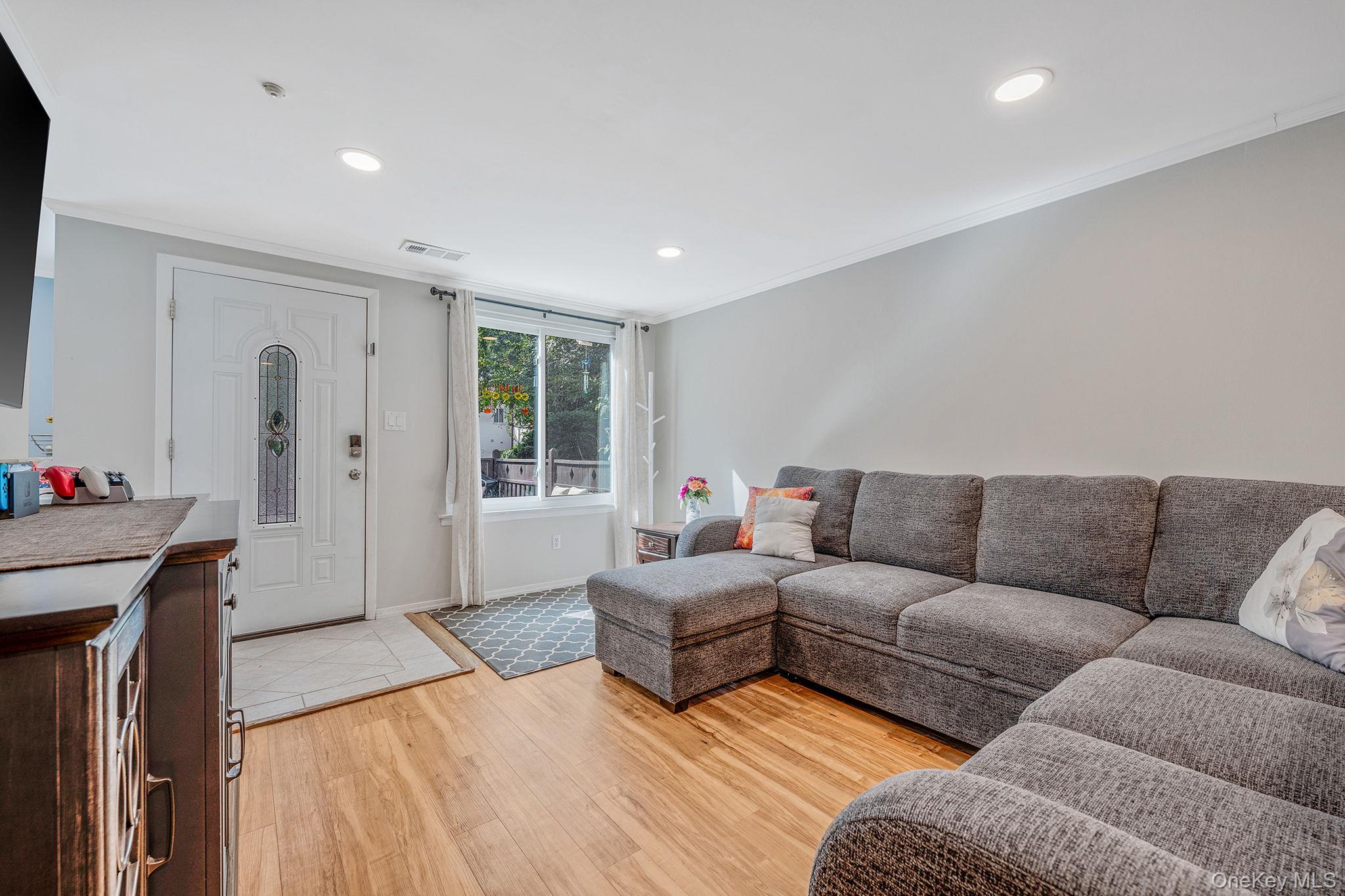 862 Birchwood Road, Medford, NY 11763