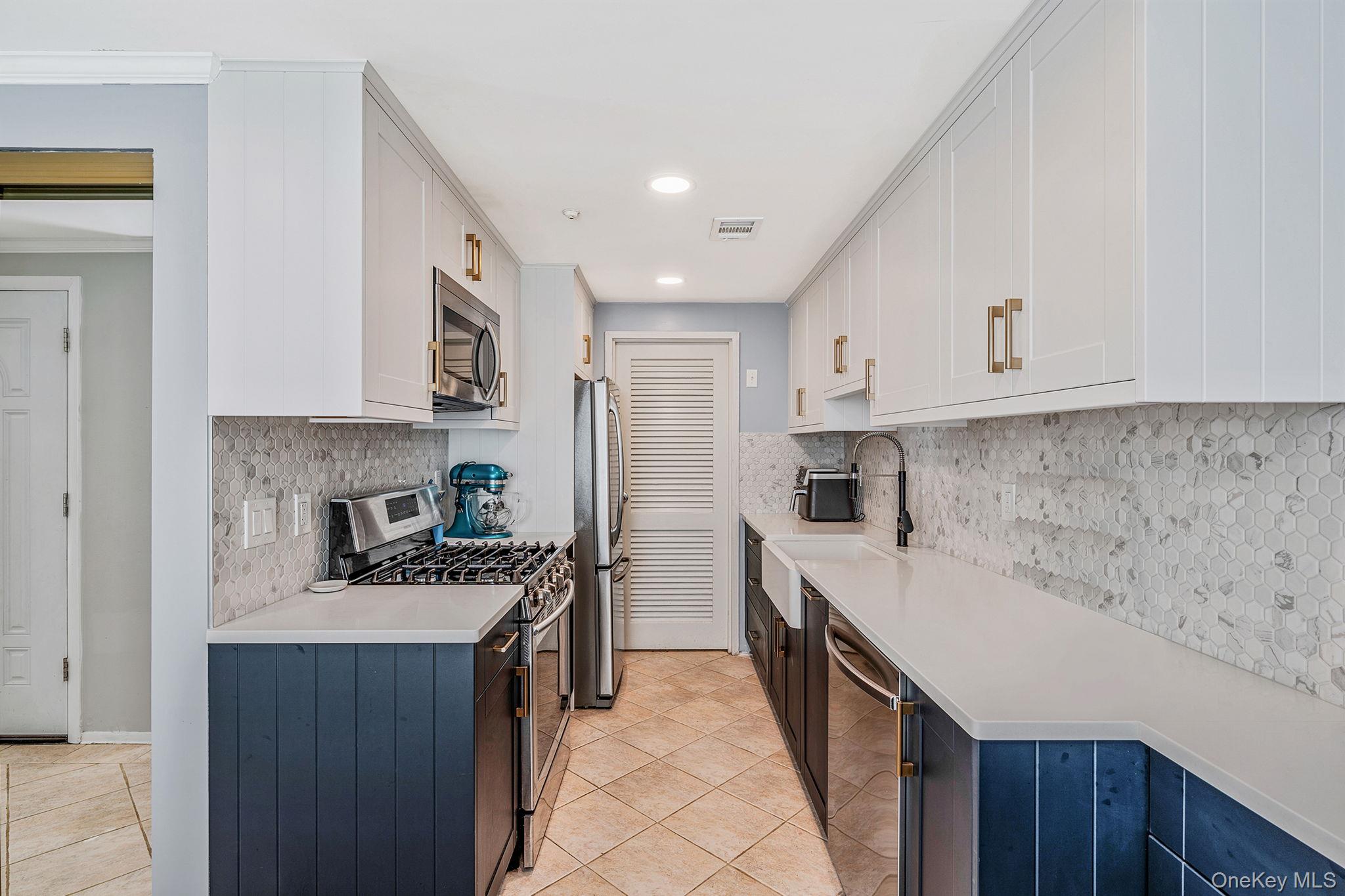 862 Birchwood Road, Medford, NY 11763