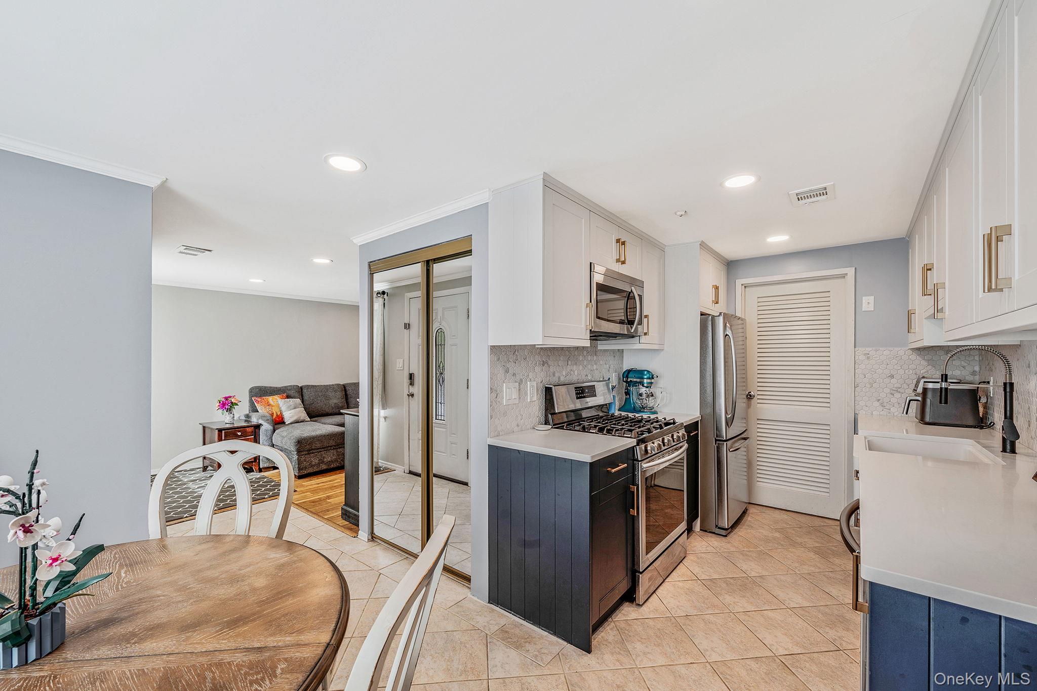 862 Birchwood Road, Medford, NY 11763