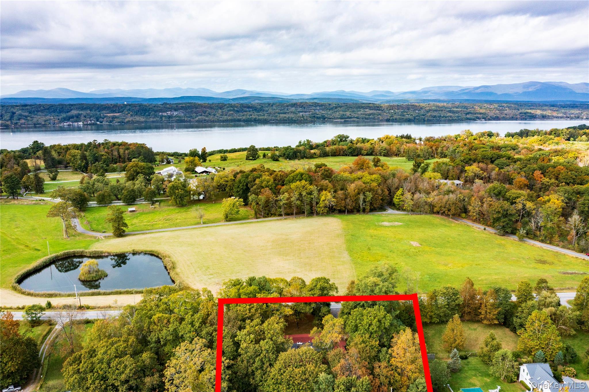 98 River Road, Rhinebeck, NY 12572