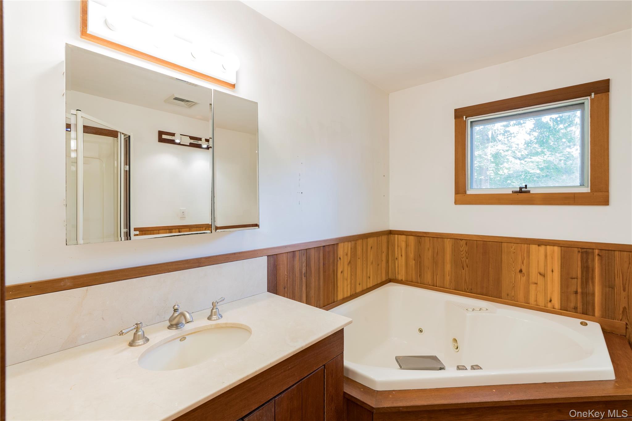 98 River Road, Rhinebeck, NY 12572