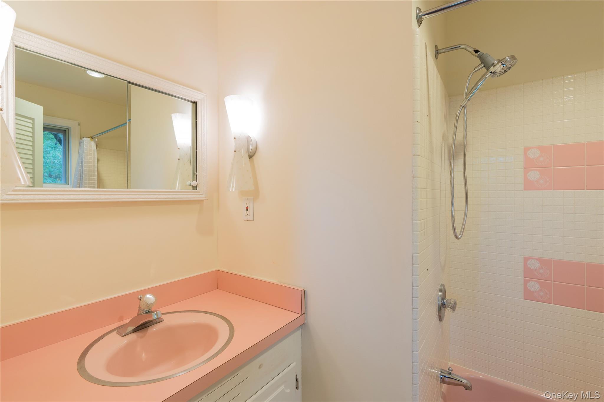 98 River Road, Rhinebeck, NY 12572