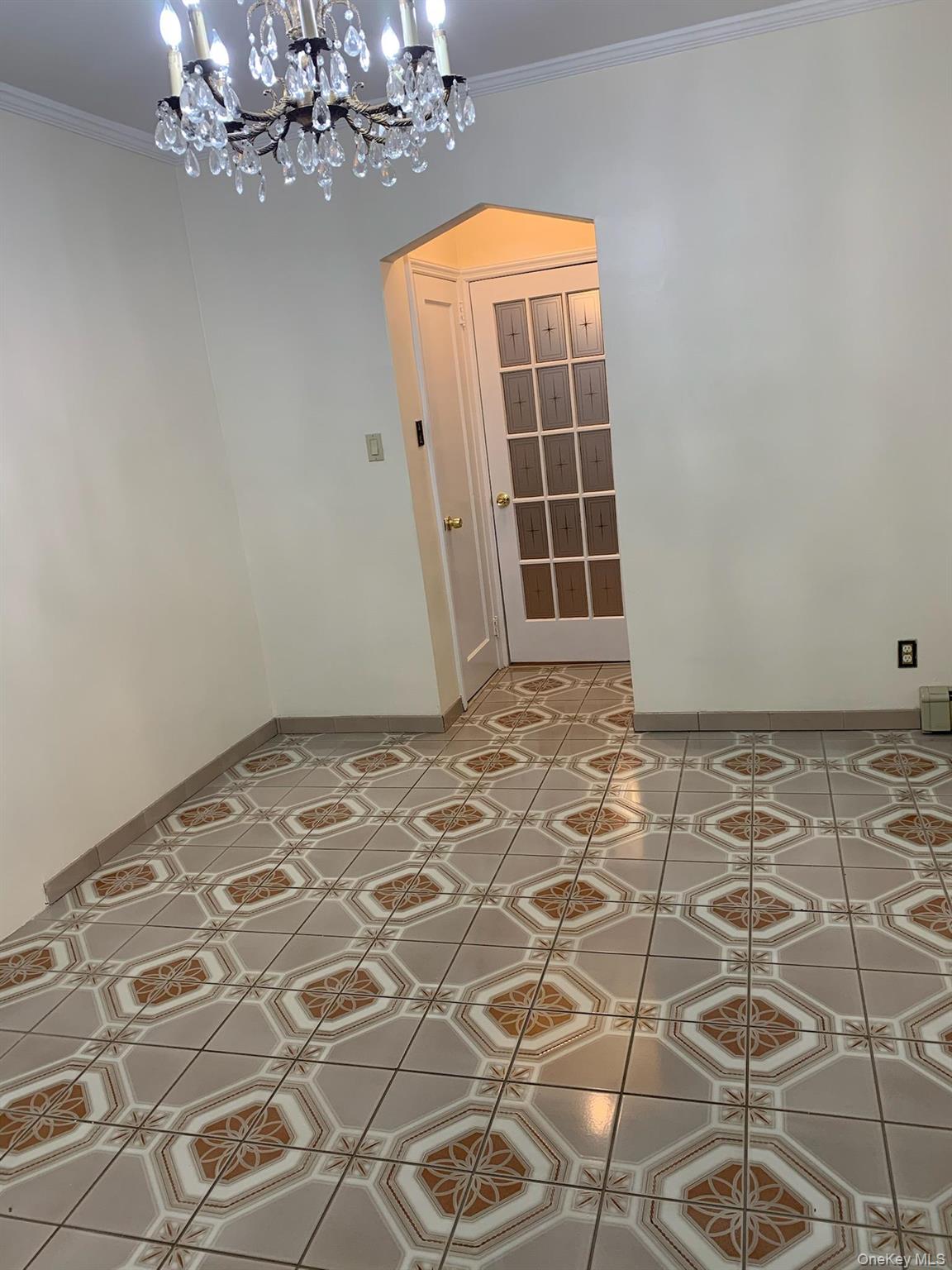 7704 85th Street, Glendale, NY 11385