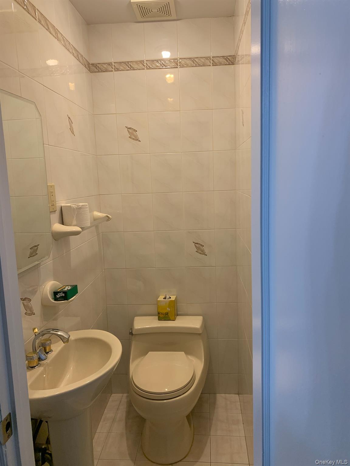 7704 85th Street, Glendale, NY 11385