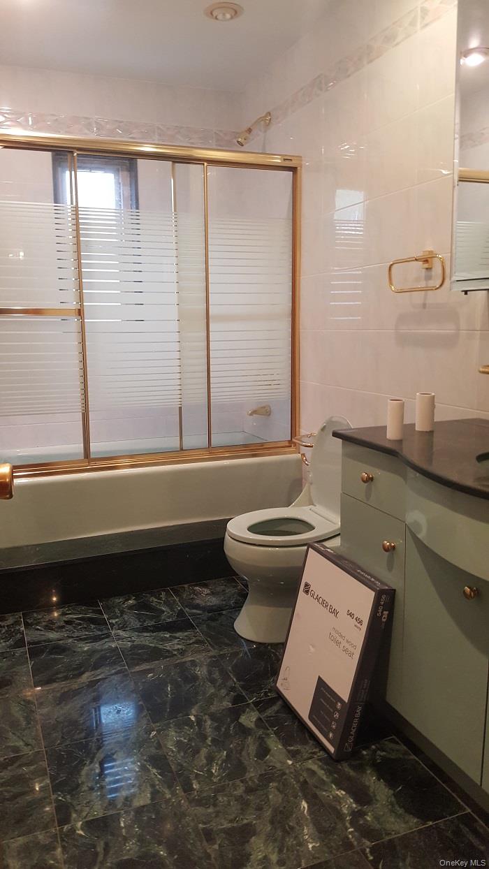 7704 85th Street, Glendale, NY 11385