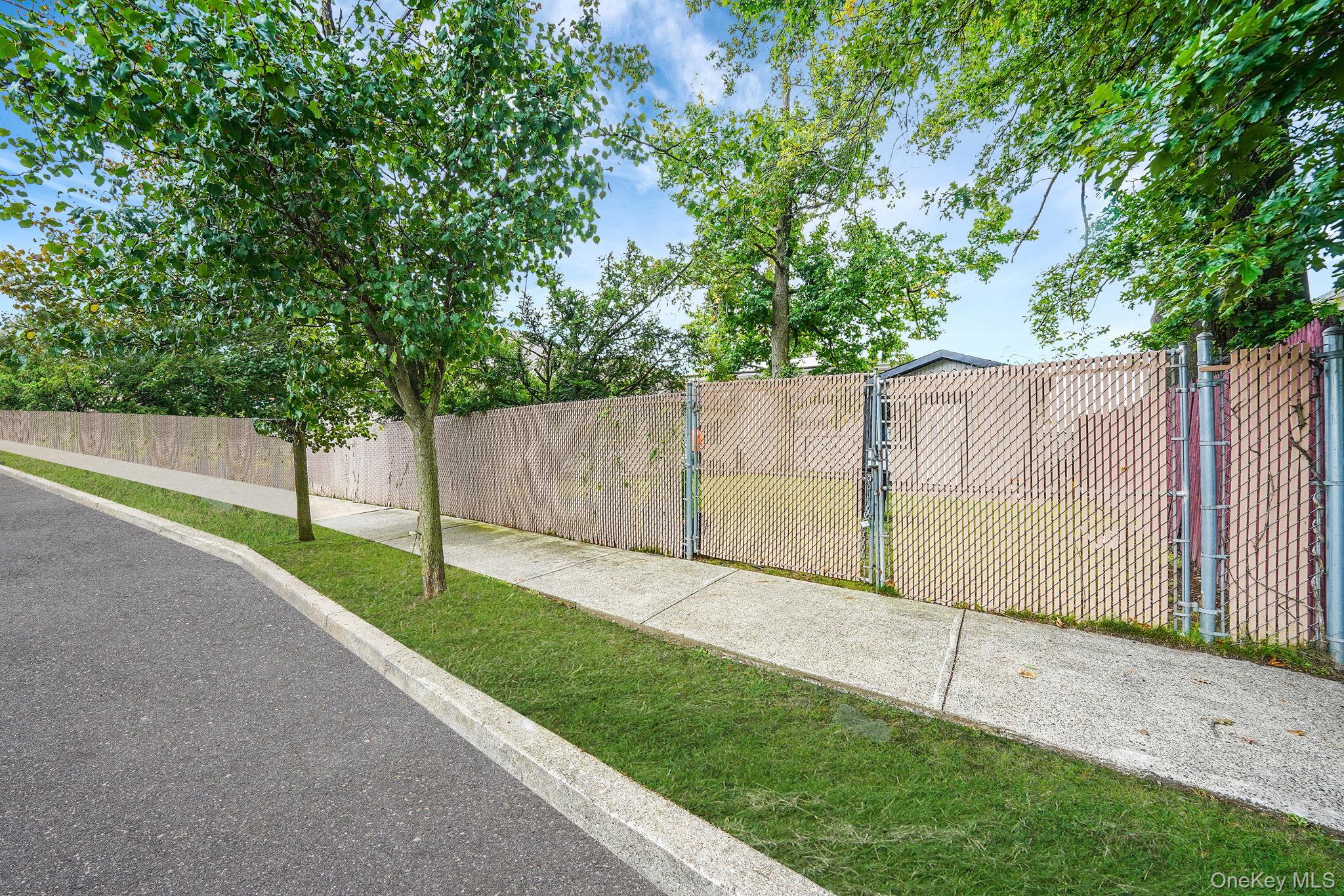 155 Bathgate St, Staten Island, NY 10312