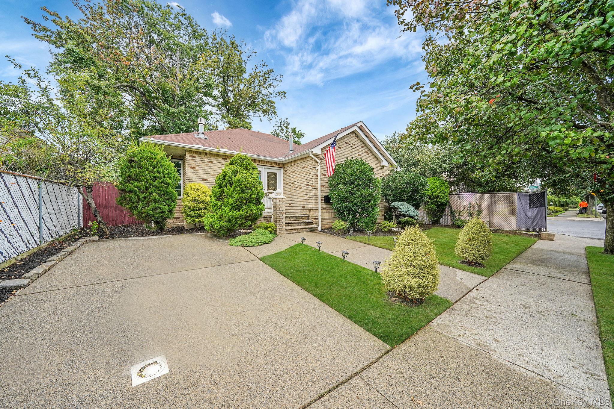 155 Bathgate St, Staten Island, NY 10312