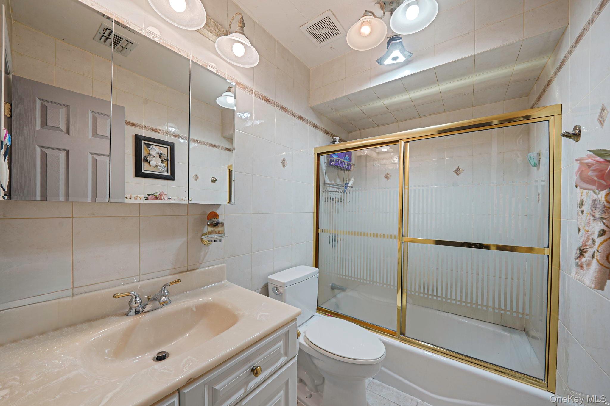 155 Bathgate St, Staten Island, NY 10312