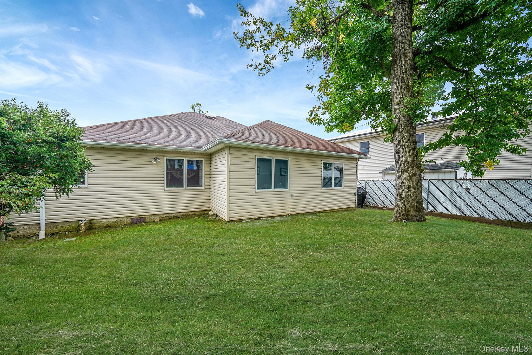 155 Bathgate St, Staten Island, NY 10312