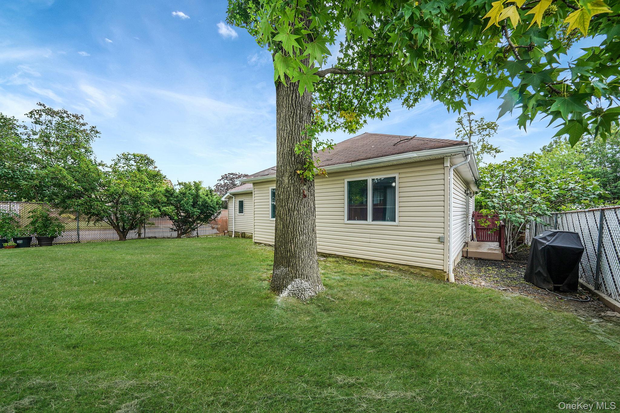 155 Bathgate St, Staten Island, NY 10312