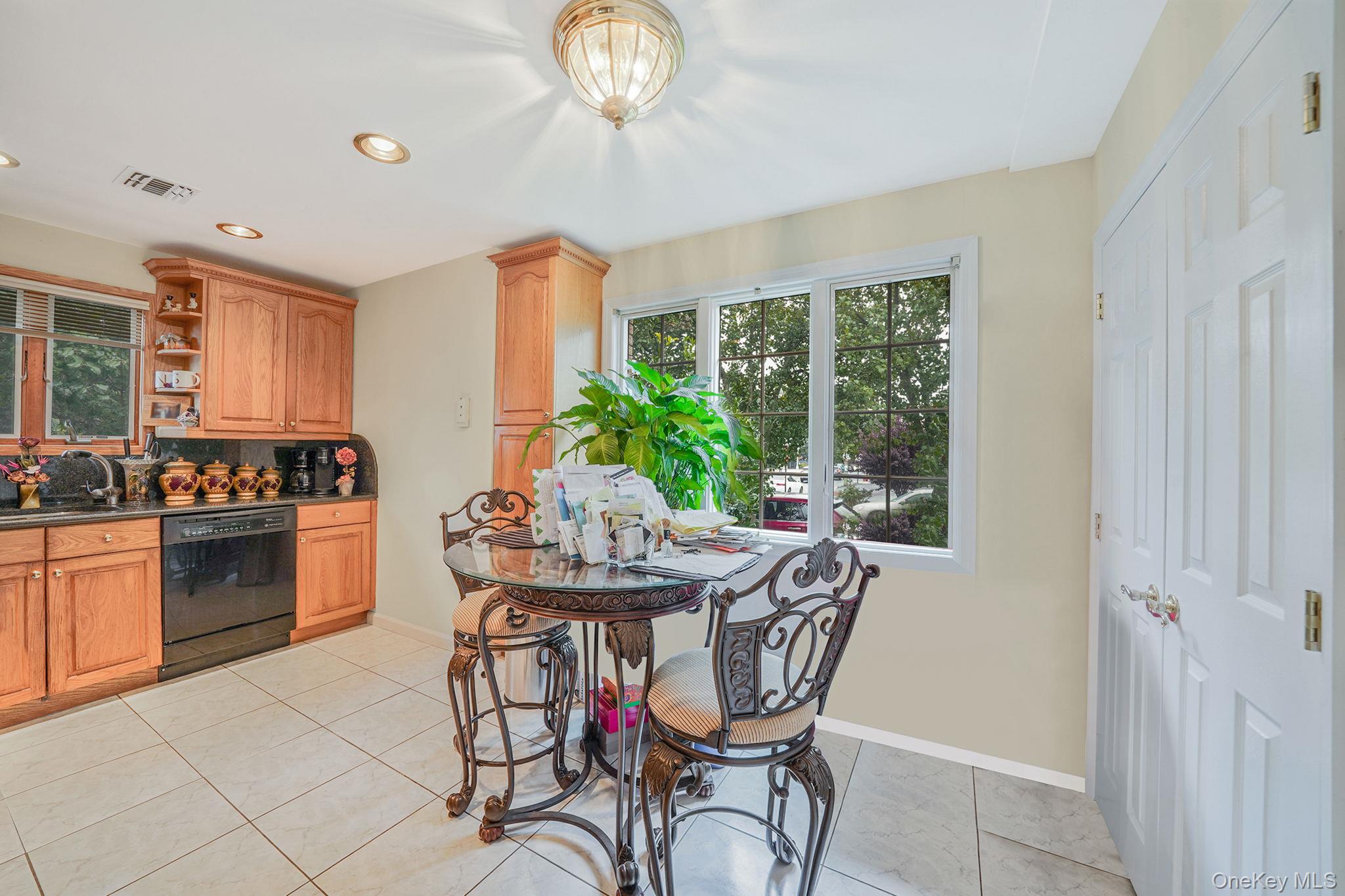 155 Bathgate St, Staten Island, NY 10312