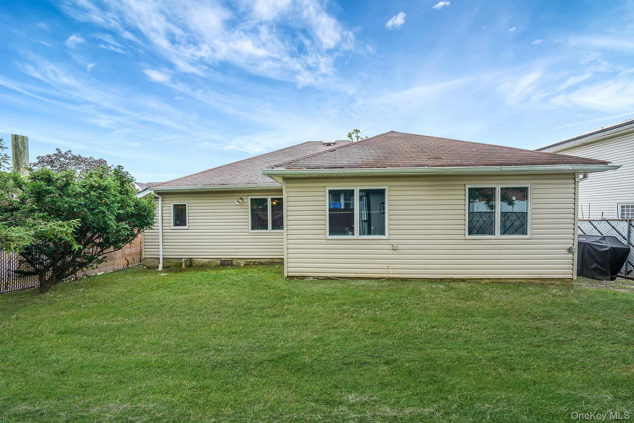 155 Bathgate St, Staten Island, NY 10312