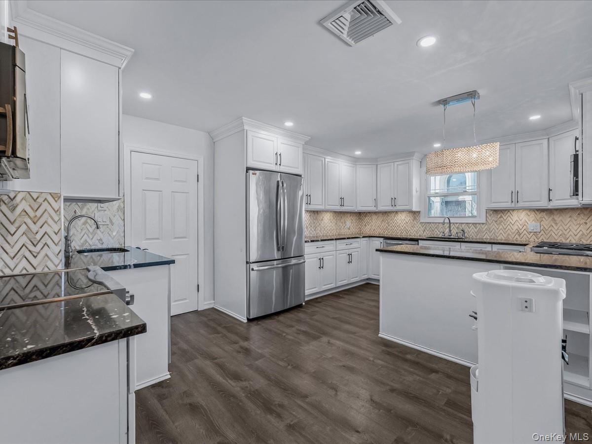 360 Franklin Avenue, Hewlett, NY 11557